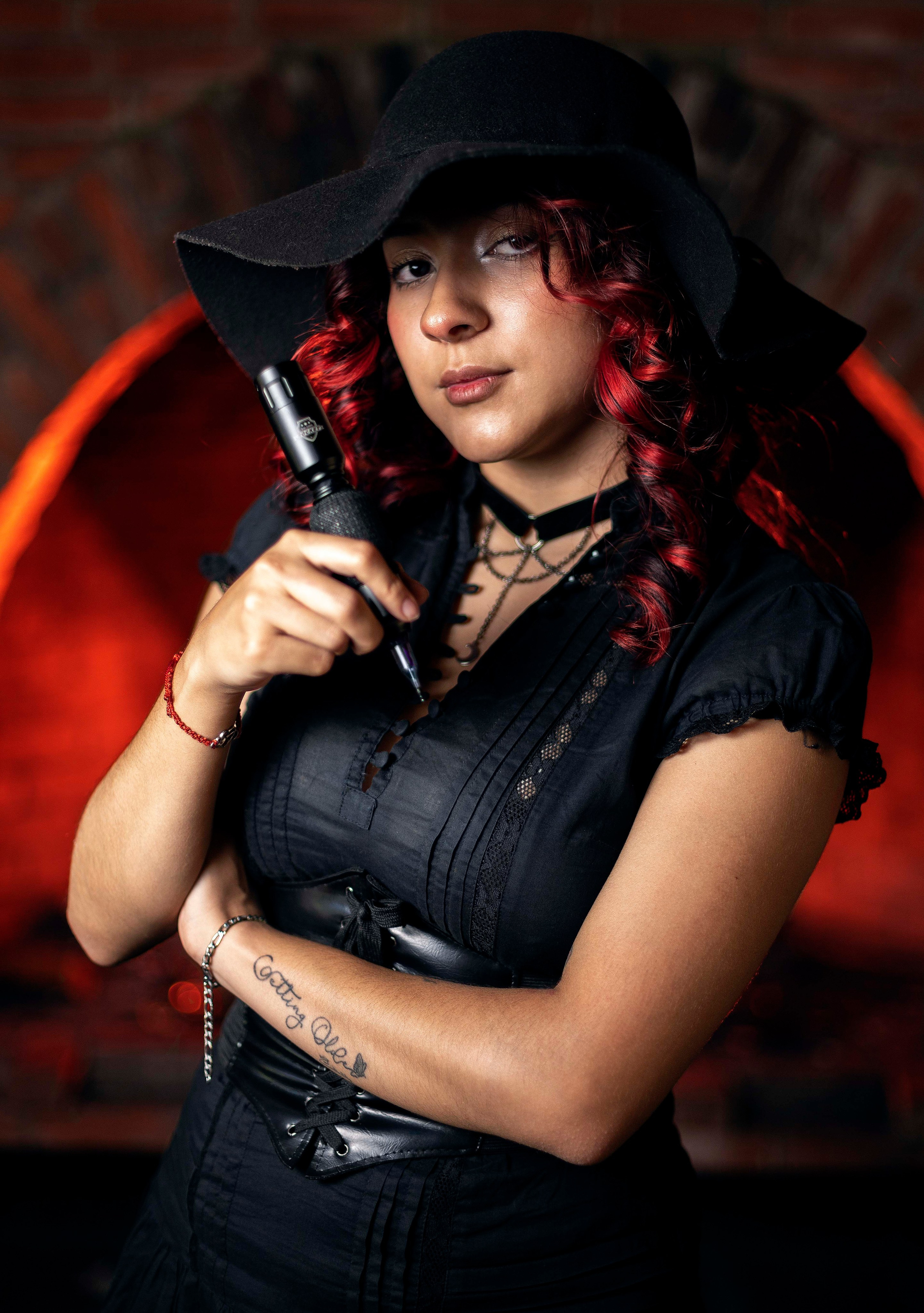 Estilo único sesión al aire libre sesión de Halloween ideas para hacer fotos. Fotografía profesional para su evento y marca personal