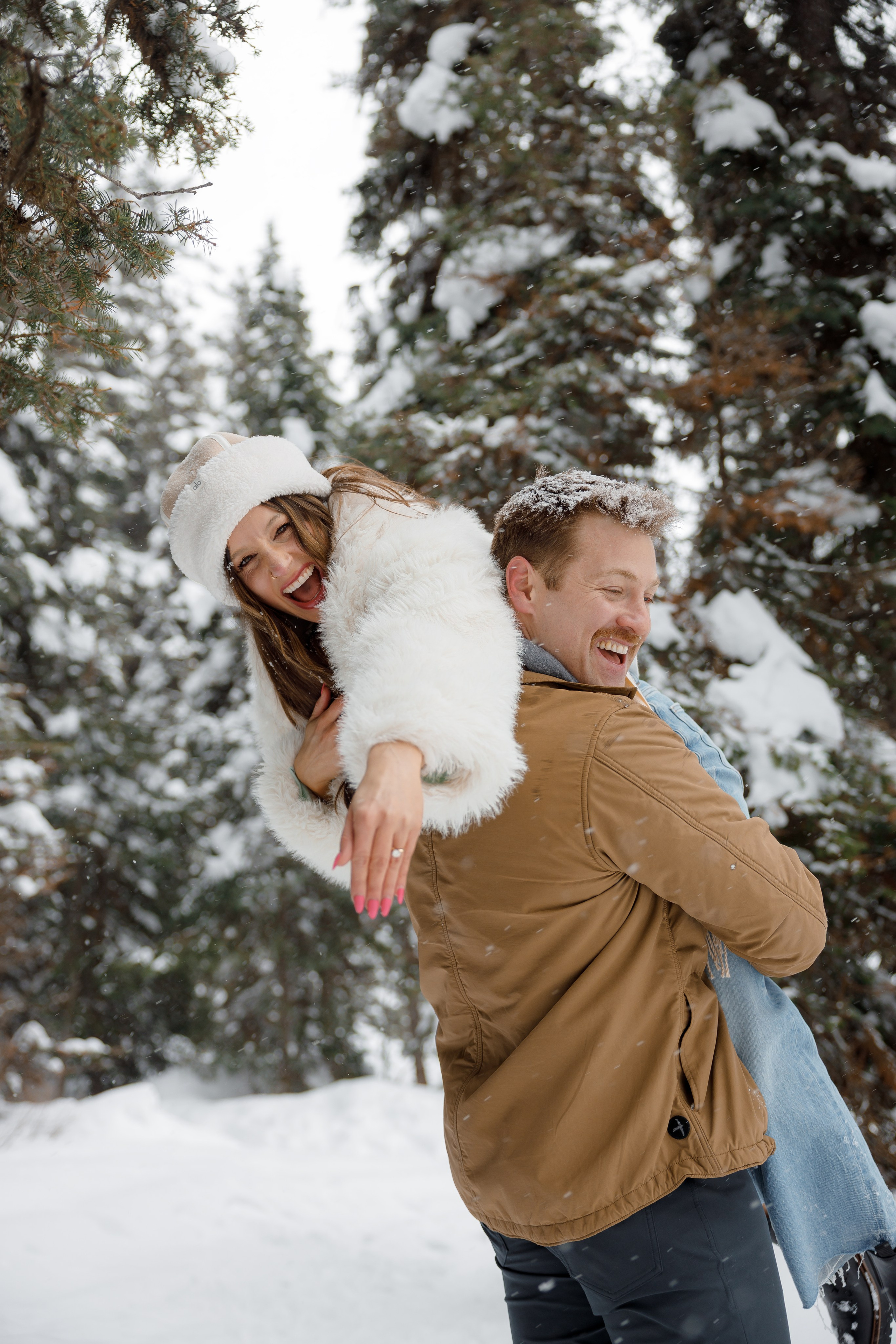 Lake Louise engagement session. Photographer Elvira Hryshchenko