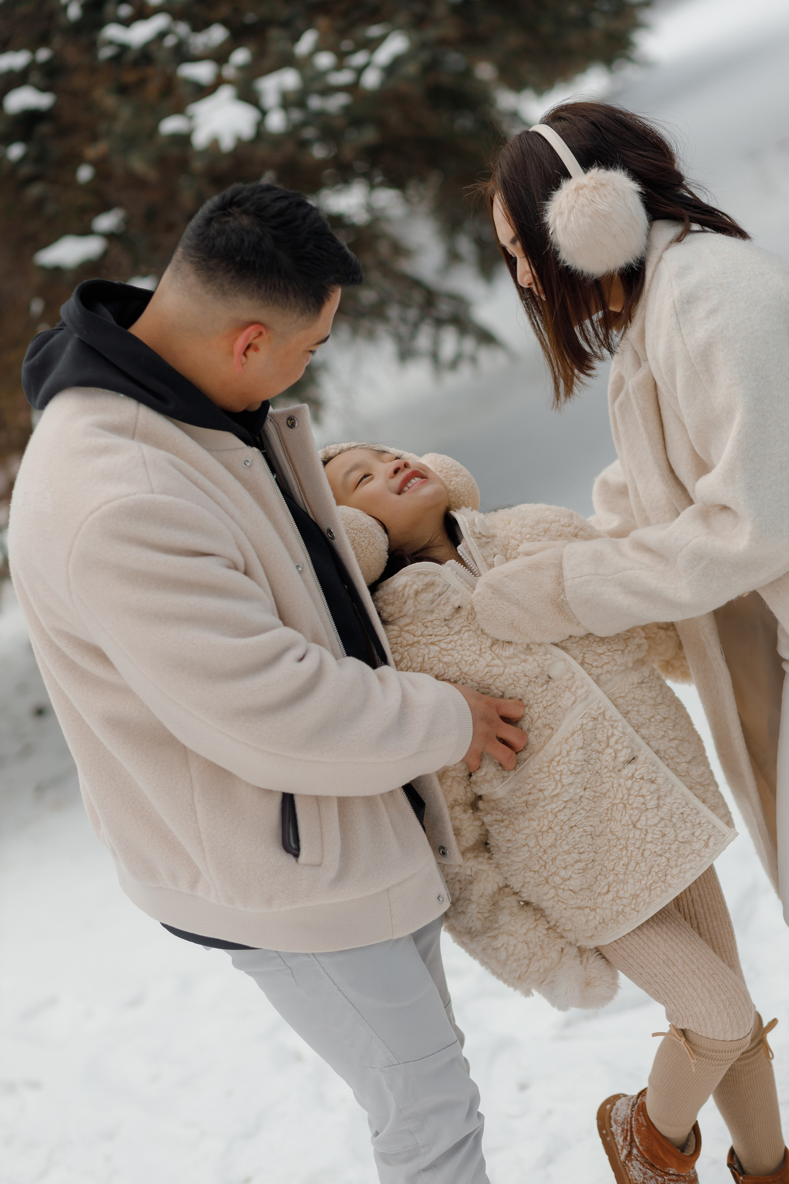 Family winter story. Photographer Elvira Hryshchenko