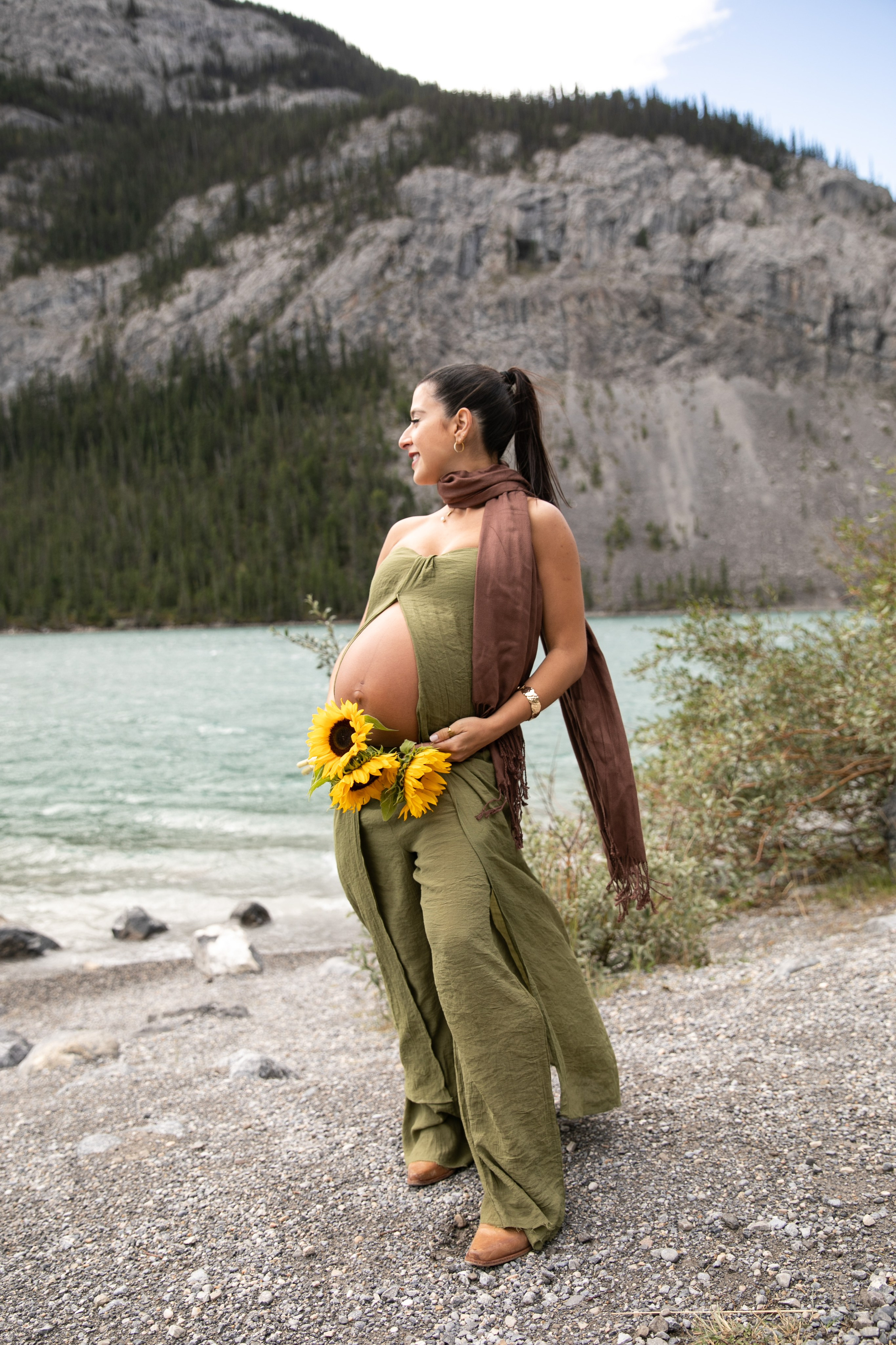 Maternity Photos — Canmore — Daniella. Fotografía accesible en Calgary
