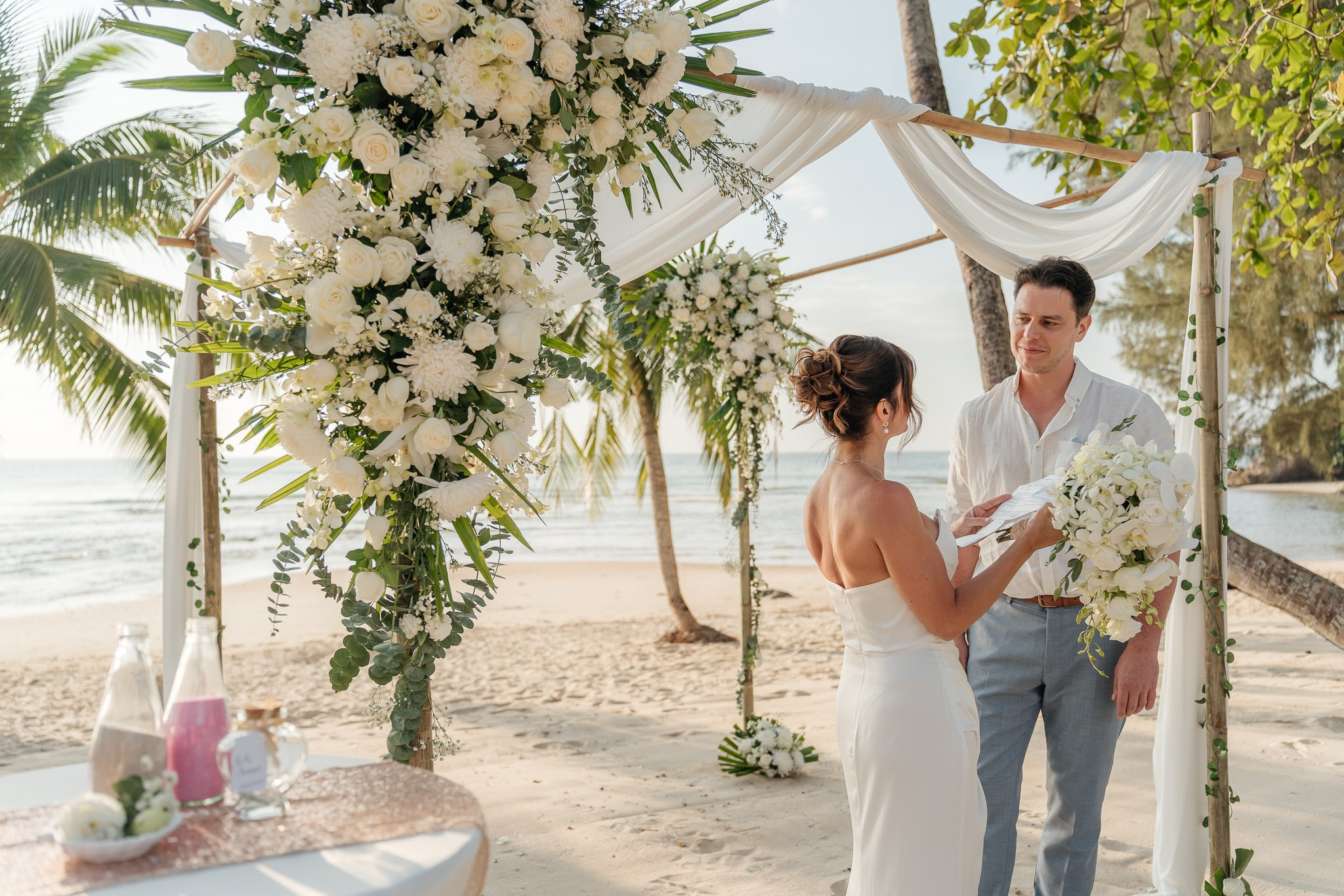 Wedding on the beach. Mariage à Koh Samui, en Thaïlande. Whatsapp: +66 94 3 650 301