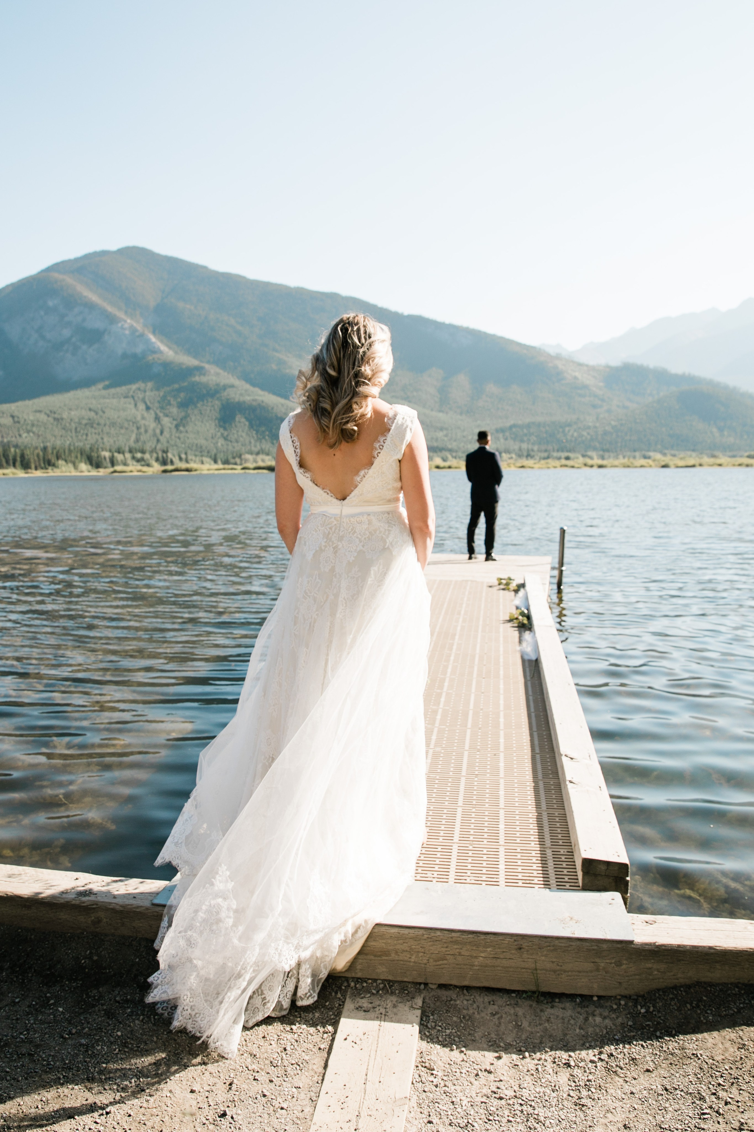 Dakota & Jarrett Wedding — Vermilion Lakes. Fotografía accesible en Calgary