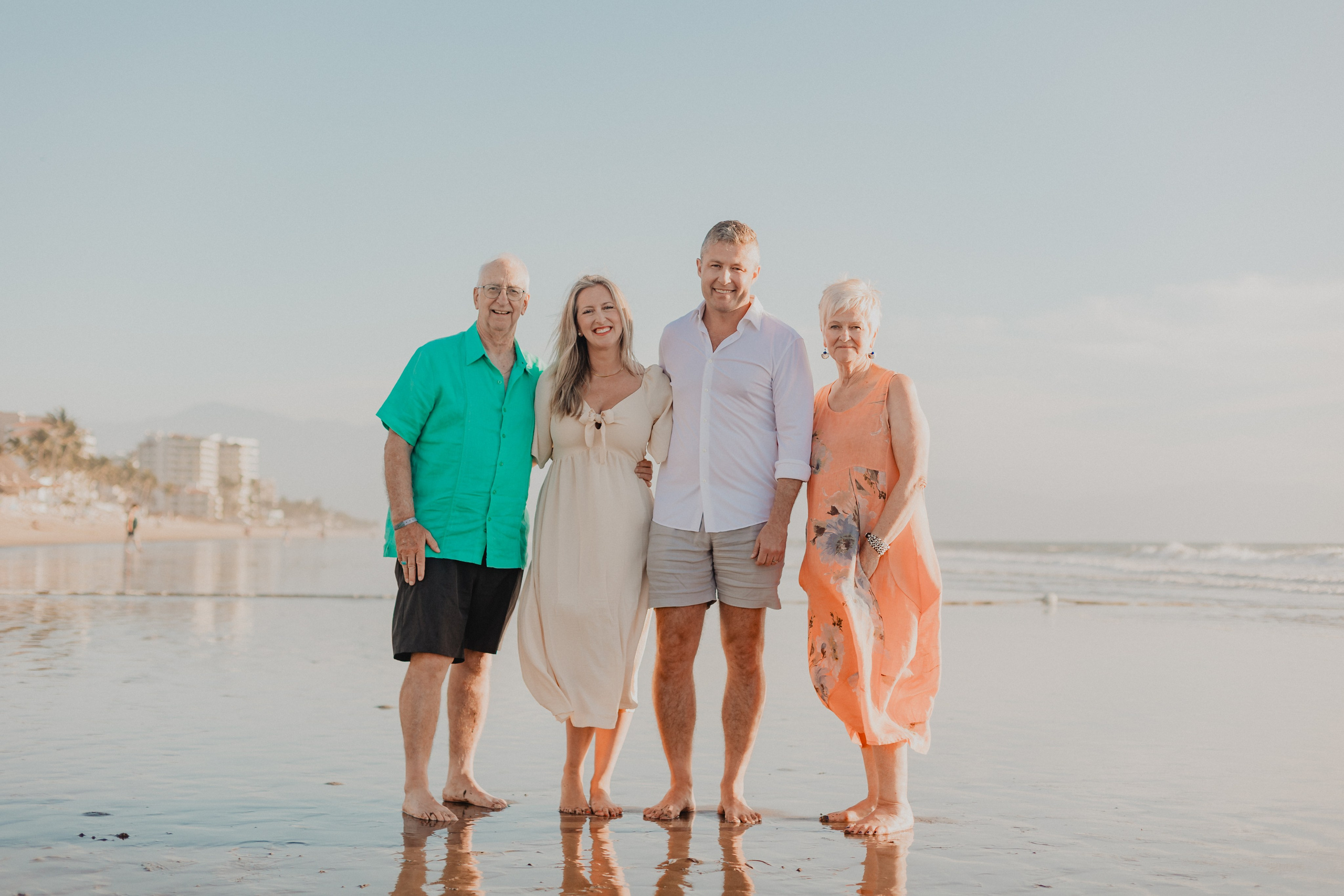 Laughter, Sand, and Sea: A Family Session in Nuevo Vallarta. Fotógrafo de Bodas en Puerto Vallarta y Riviera Nayarit | VL photo & film