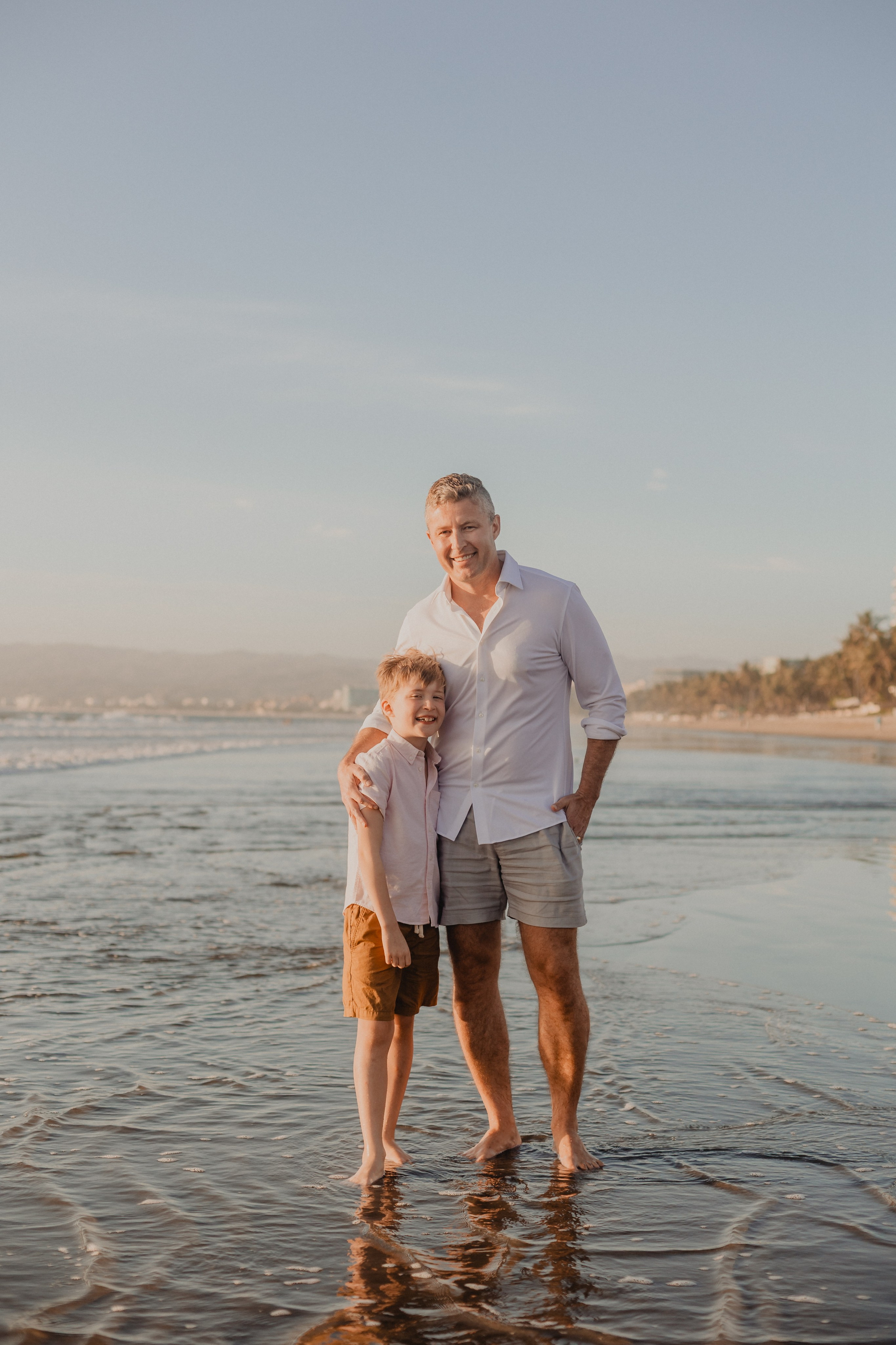 Laughter, Sand, and Sea: A Family Session in Nuevo Vallarta. Fotógrafo de Bodas en Puerto Vallarta y Riviera Nayarit | VL photo & film