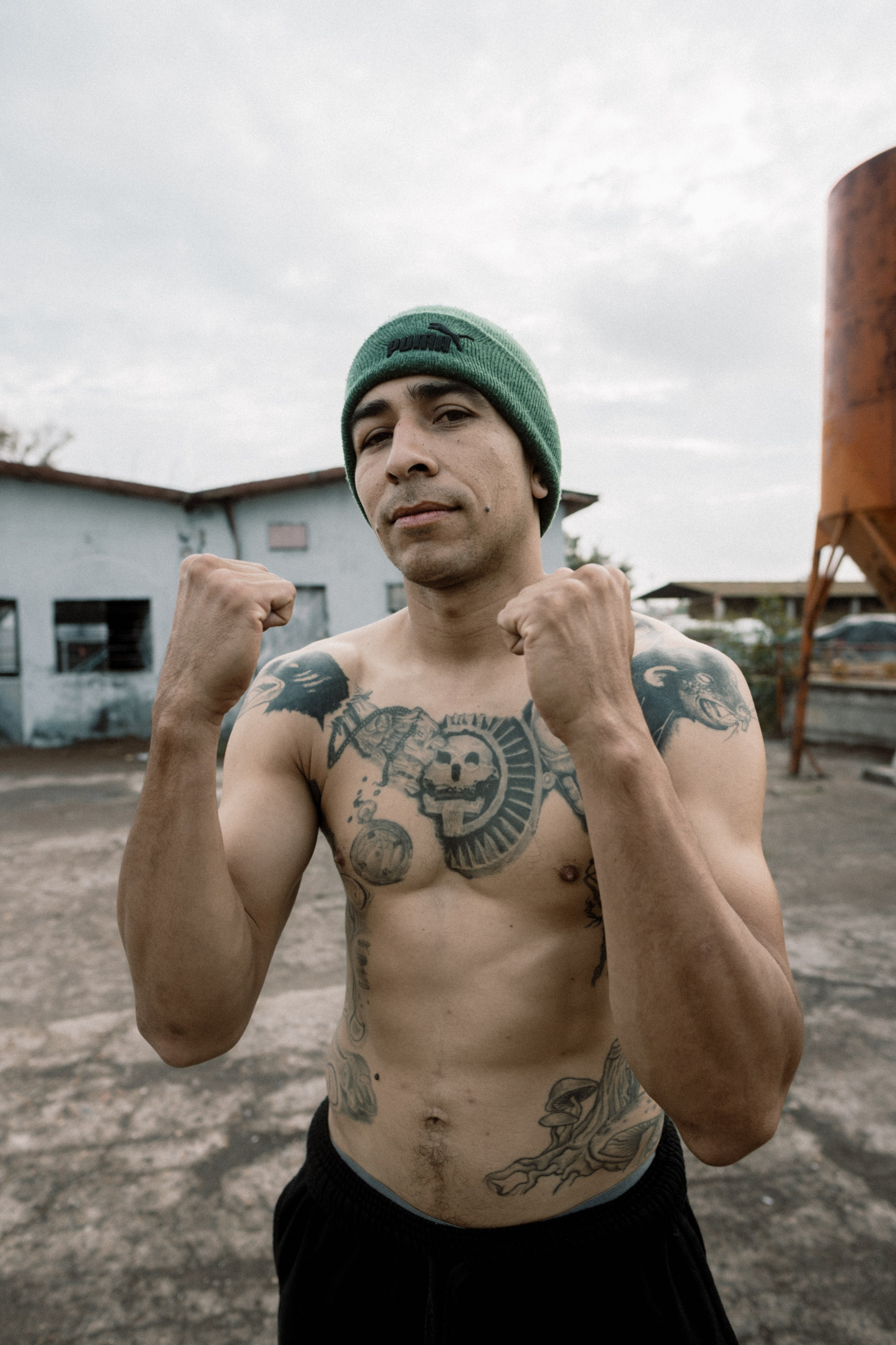 Entre Calles y Combates - Roberto Delgado. TWO MILLIMETERS