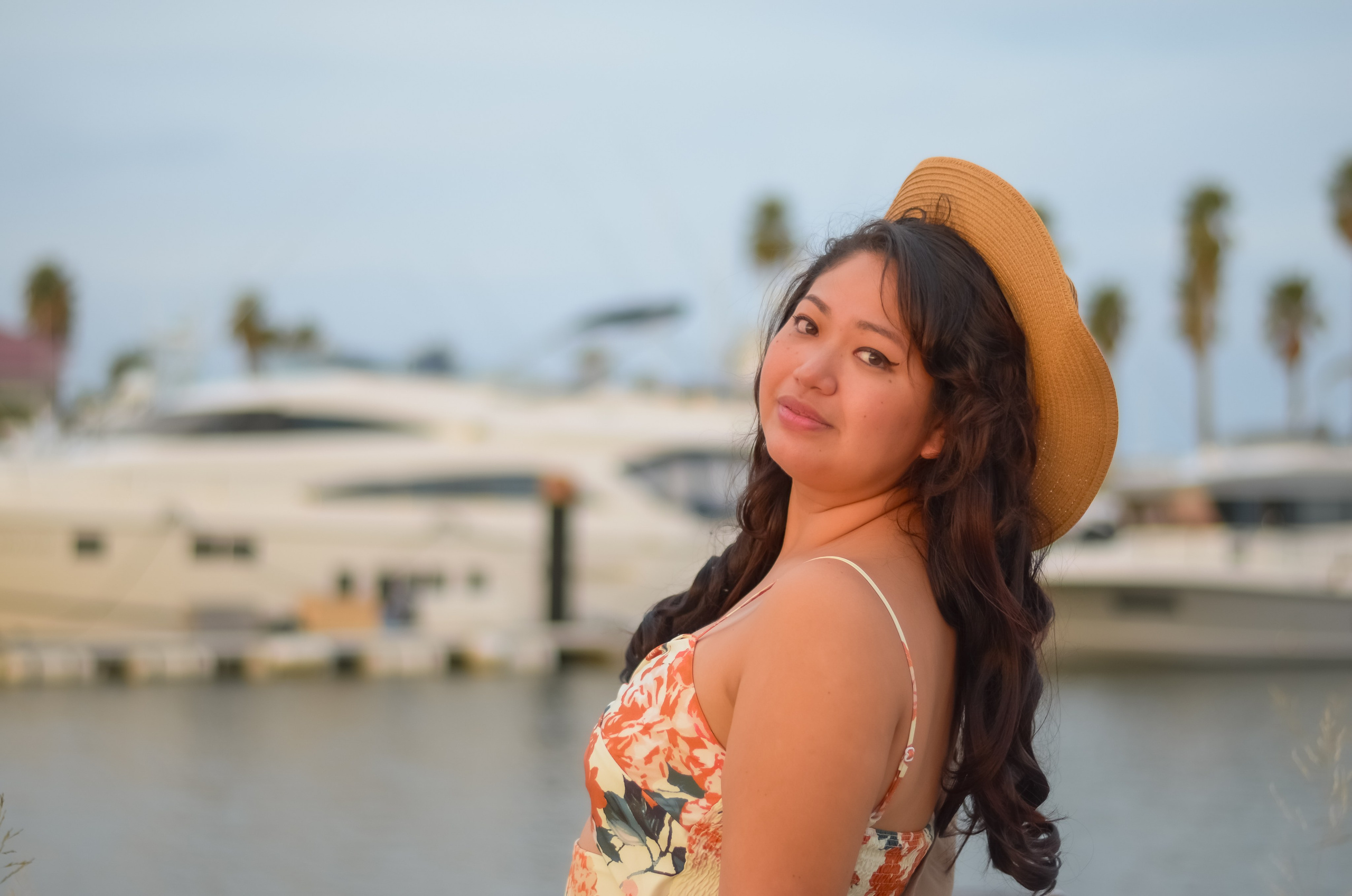 SUNSET MODEL. LunarVox Lens: a lente que transforma luz em voz e emoção. Retratos e ensaios no Japão por Leyka Tanaka