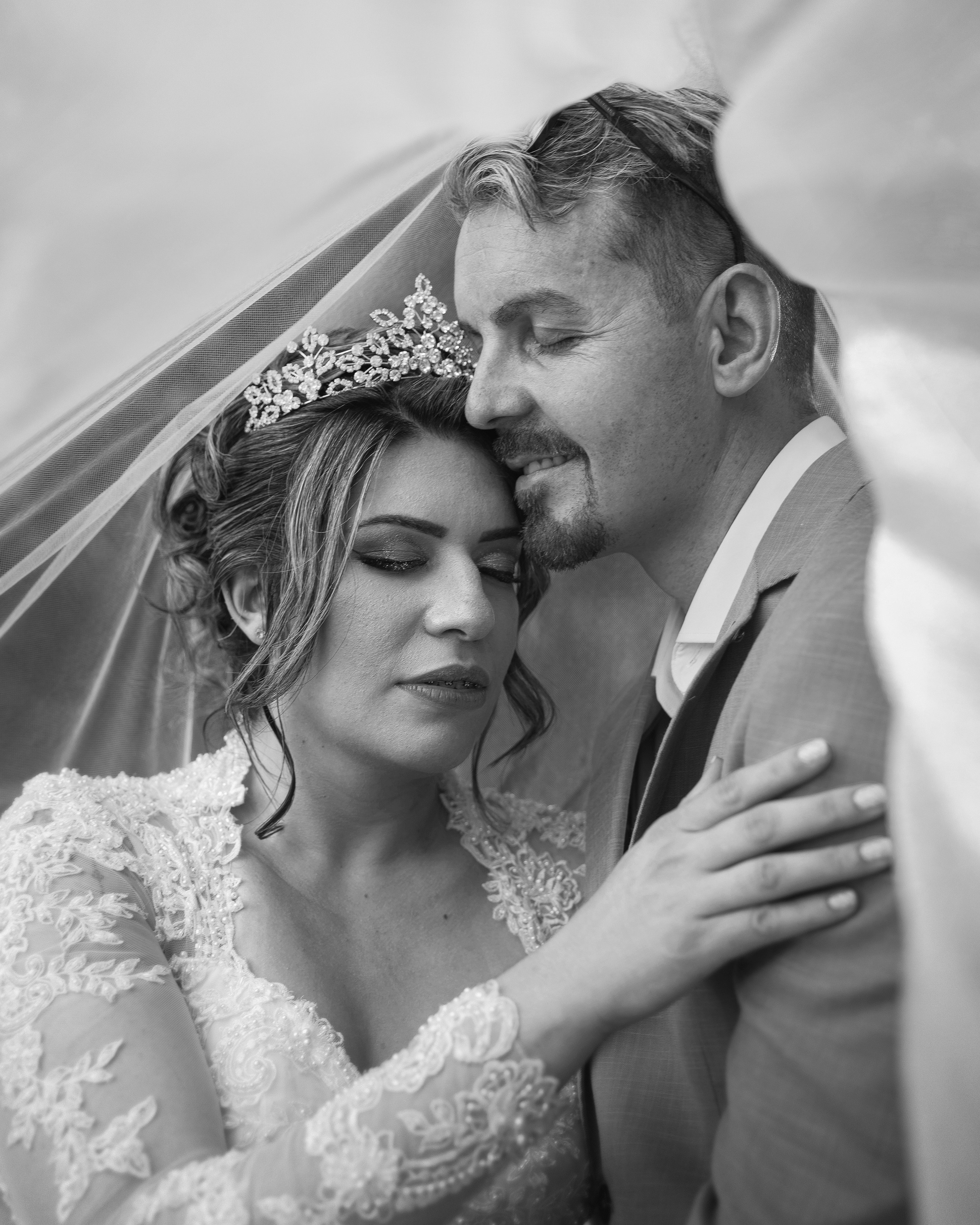 Ensaio e fotografia de casamento em São Paulo com registros naturais e emocionantes. Cada detalhe, abraço e olhar se transforma em uma lembrança especial do grande dia.