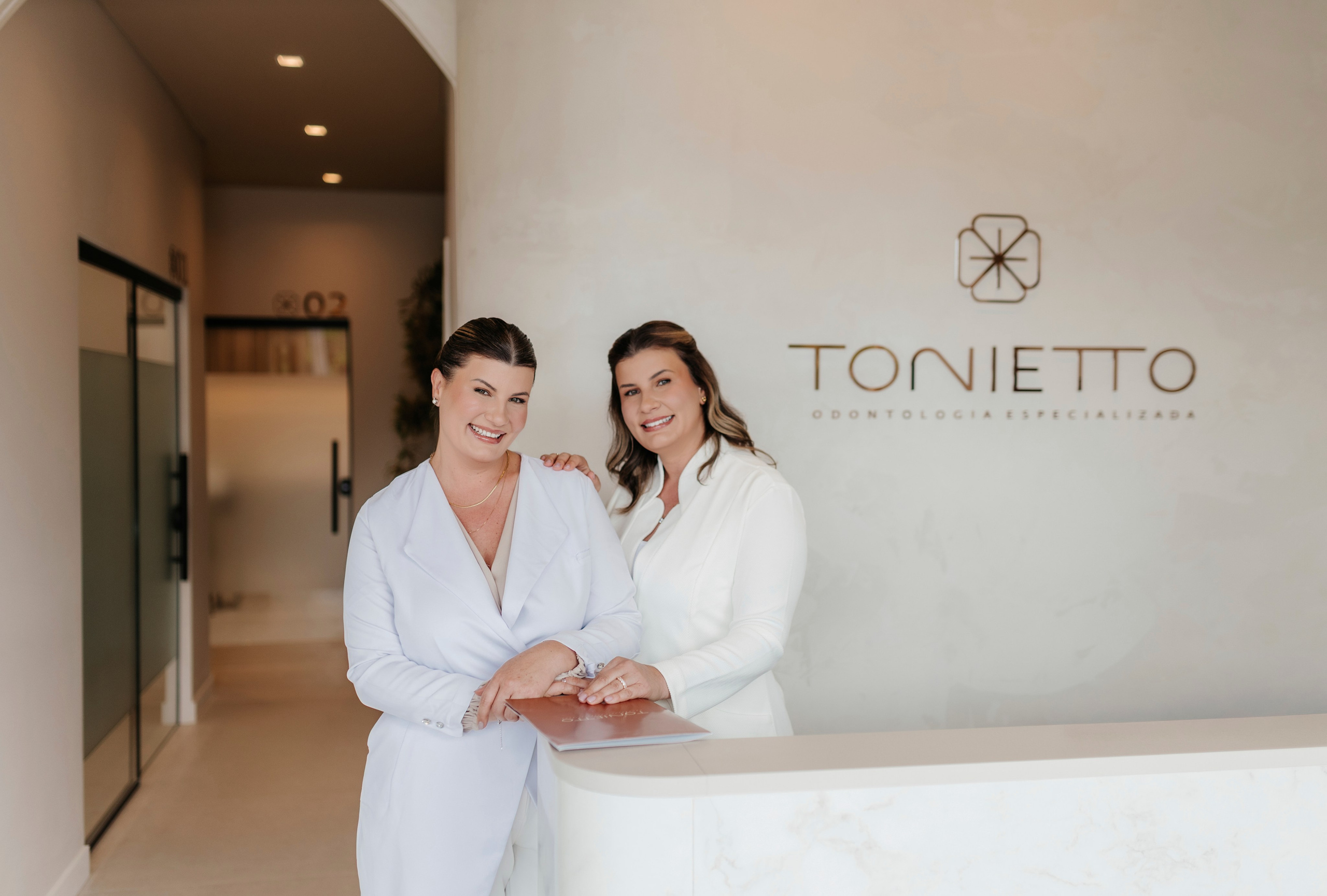 ADELE & ALINE | DENTISTAS. Coraafotografia.com