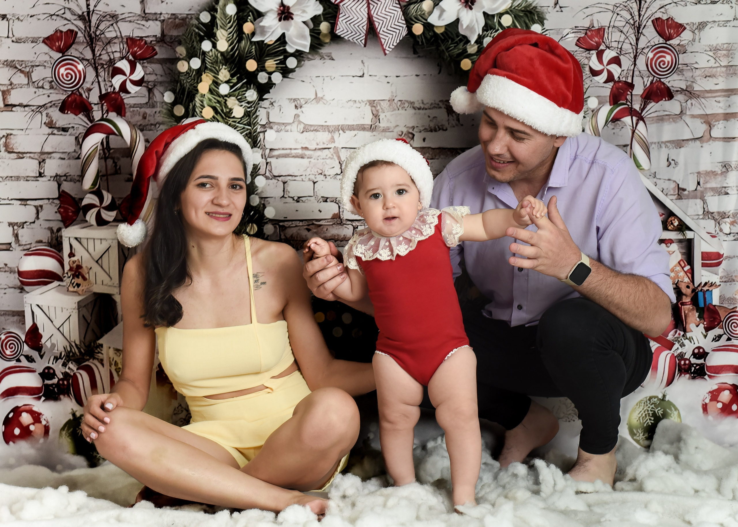 Sesión 1er año de Rebeca. Temática: Frutillita + Mini Sesión Navideña. Fotografo de casamiento en misiones y fotógrafo de familia  Posadas