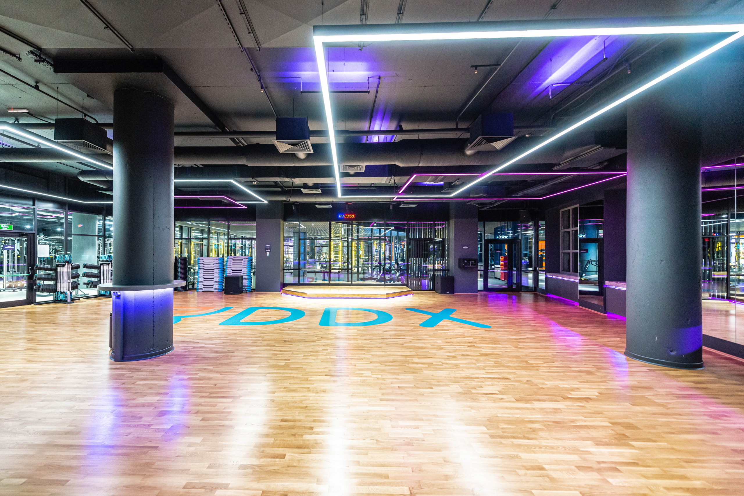 Фитнес-клуб DDX Fitness в Б. Овчинниковском переулок. PHOTOGRAPHER QUINTANA ROO