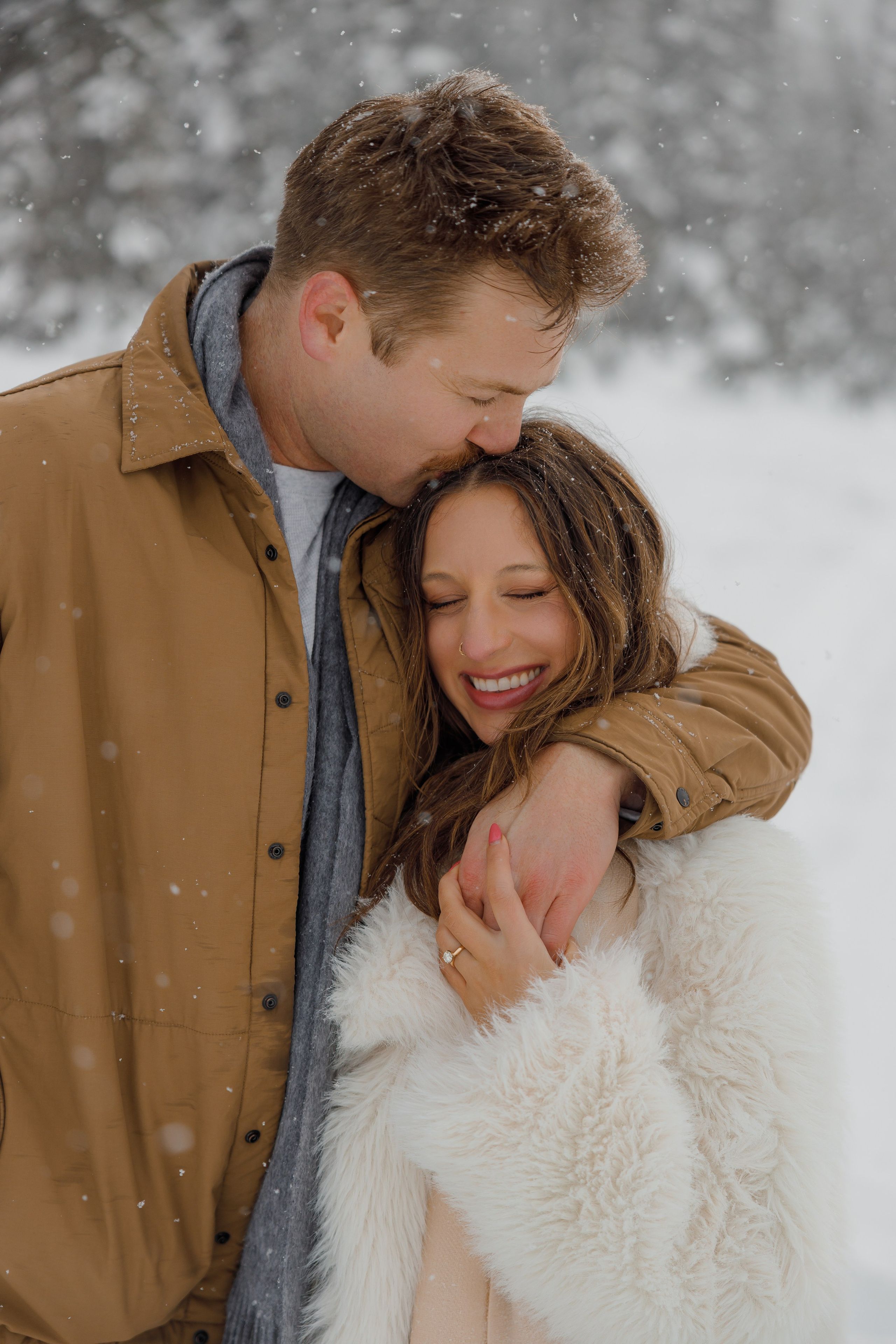 Lake Louise engagement session. Photographer Elvira Hryshchenko