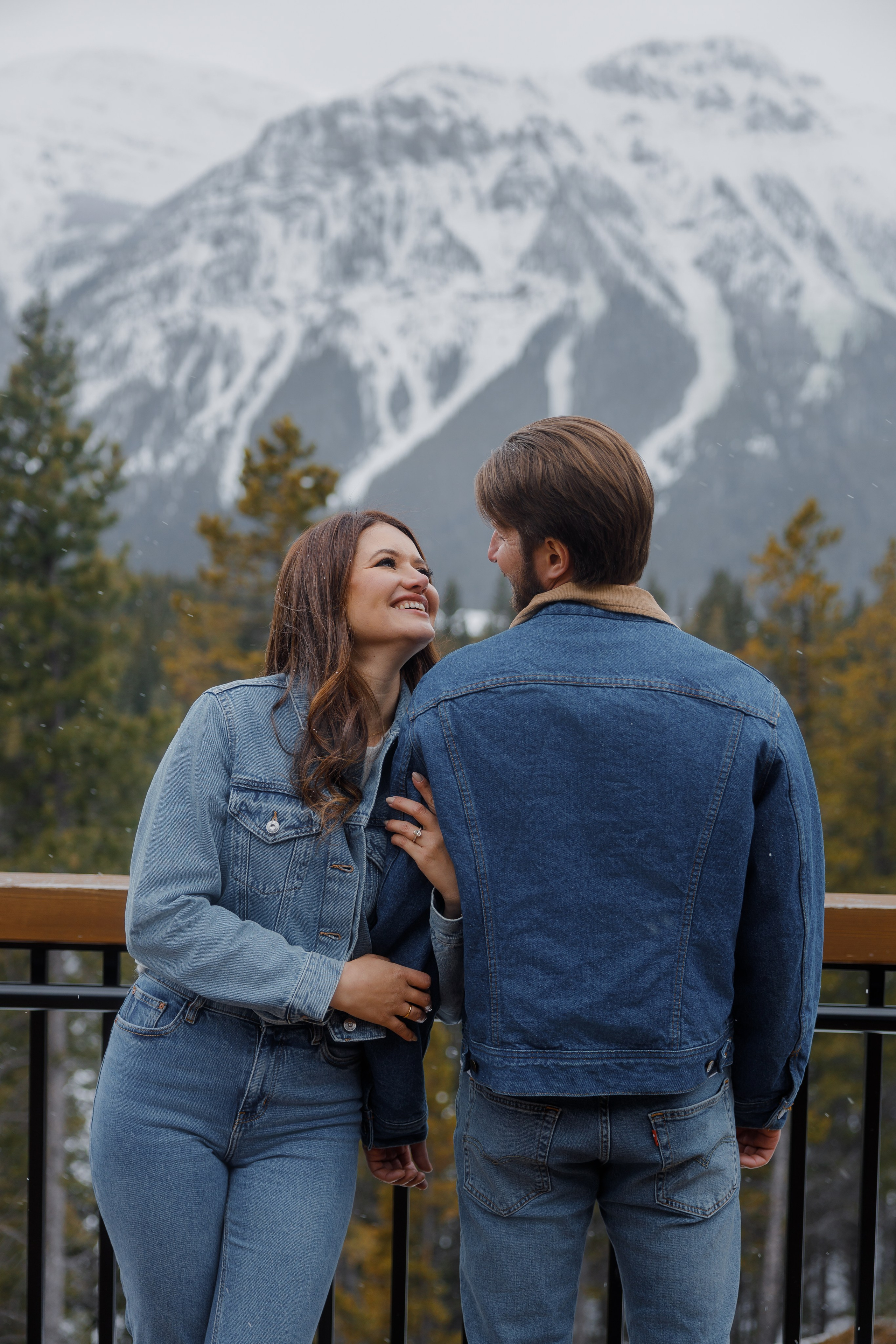 Ski engagement session. Photographer Elvira Hryshchenko