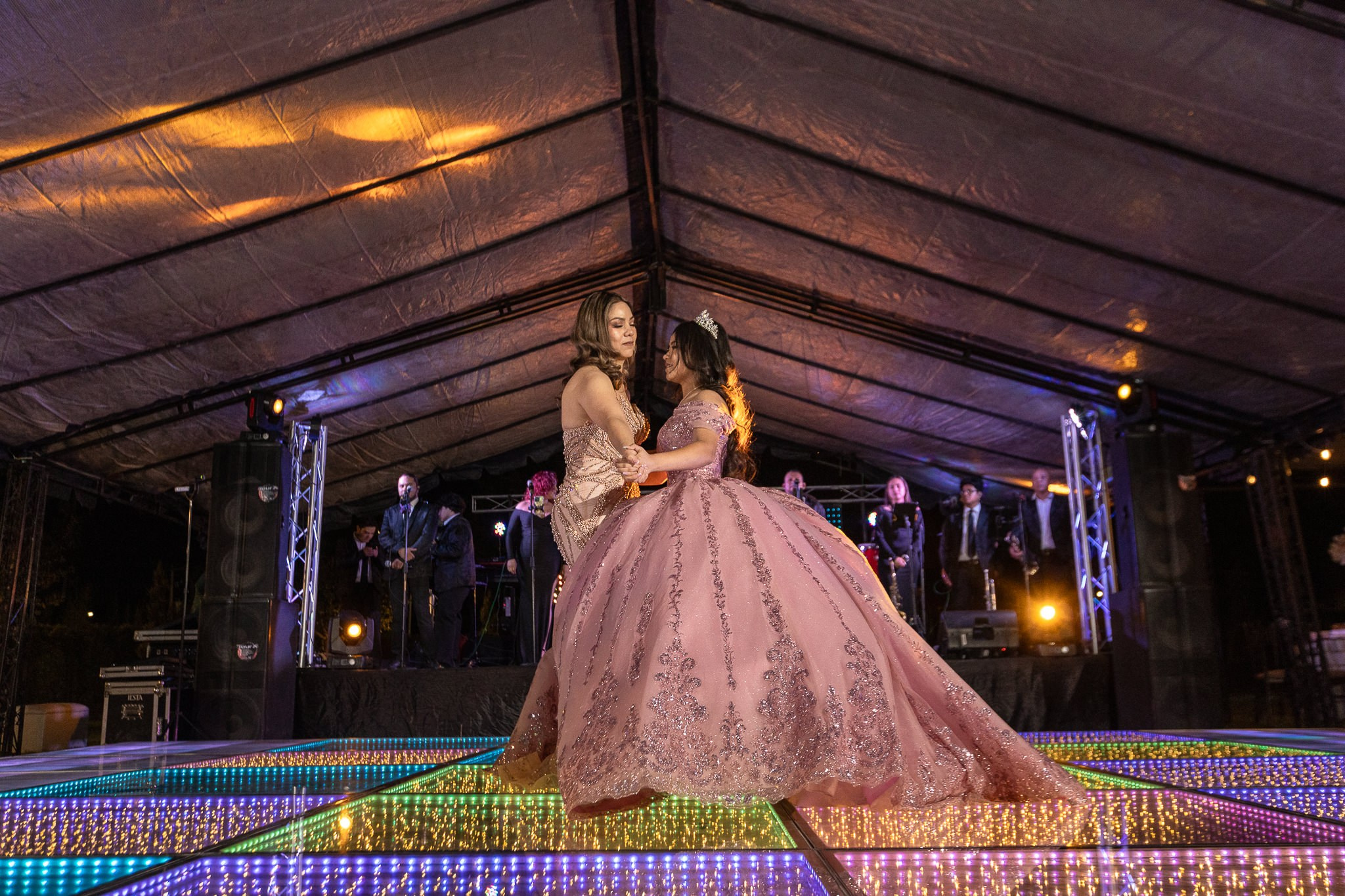 Ángela XV — Más que una celebración, una historia para contar. Lg Fotografia