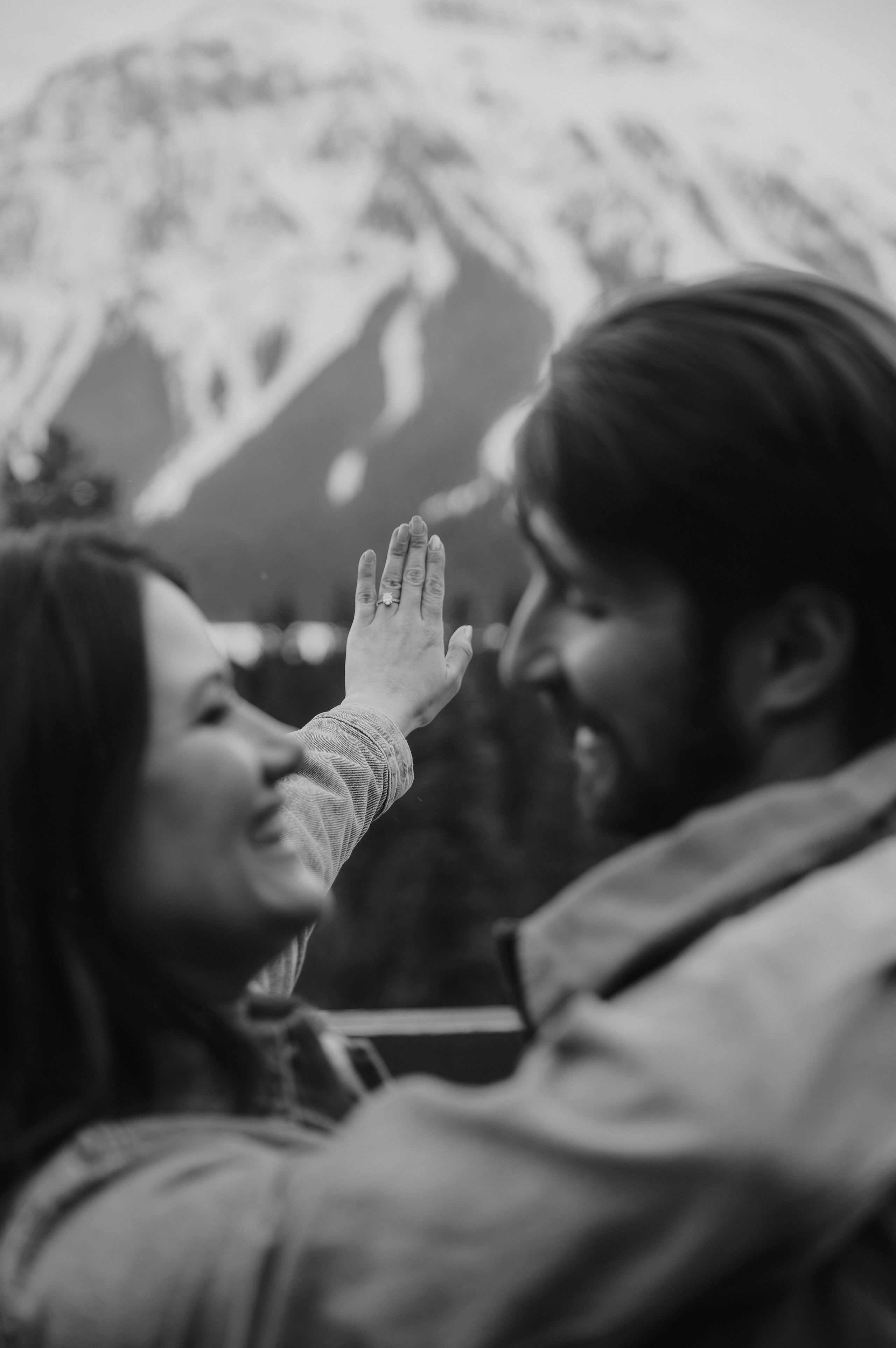 Ski engagement session. Photographer Elvira Hryshchenko