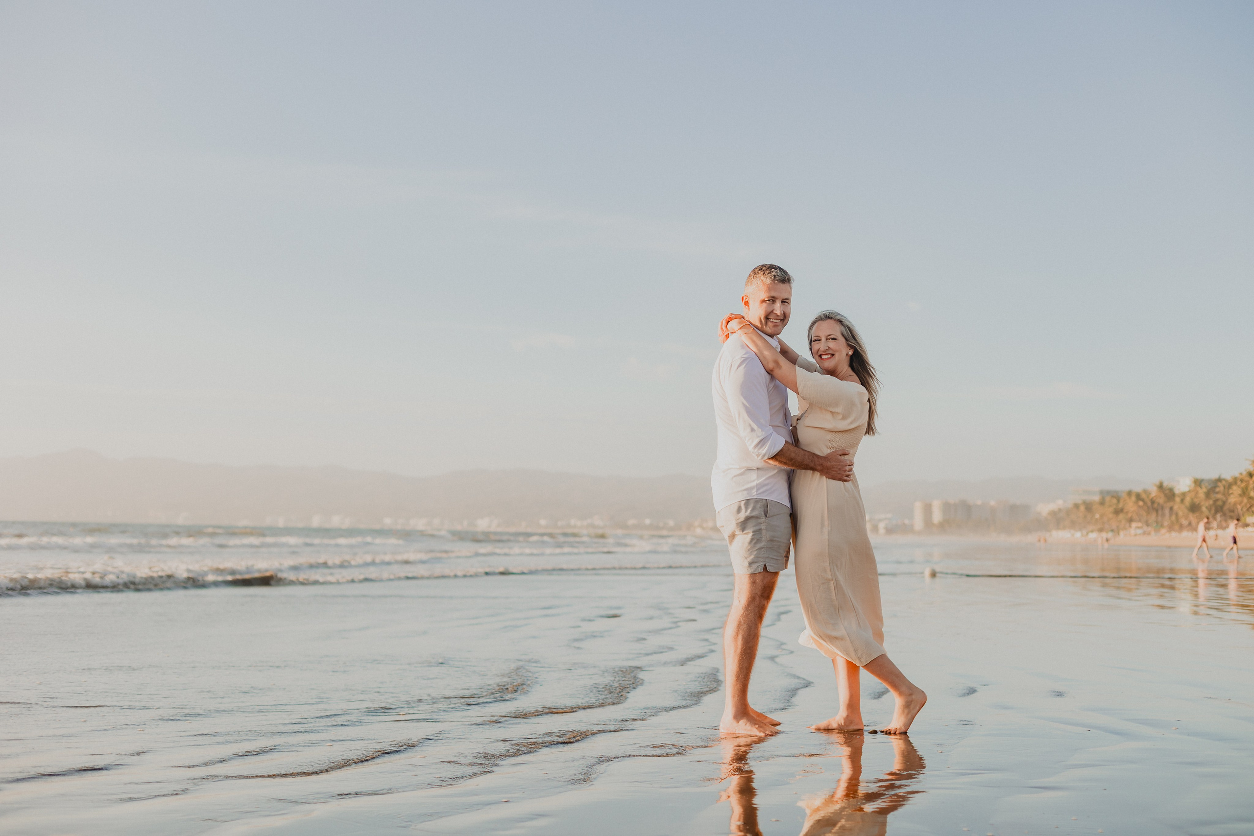 Laughter, Sand, and Sea: A Family Session in Nuevo Vallarta. Fotógrafo de Bodas en Puerto Vallarta y Riviera Nayarit | VL photo & film