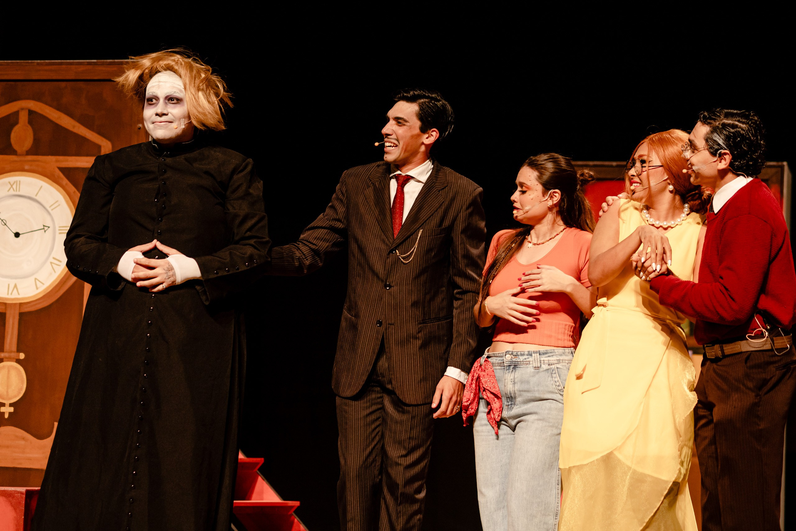 Fotografia de espetáculo A Família Addams do grupo de Teatro Univali