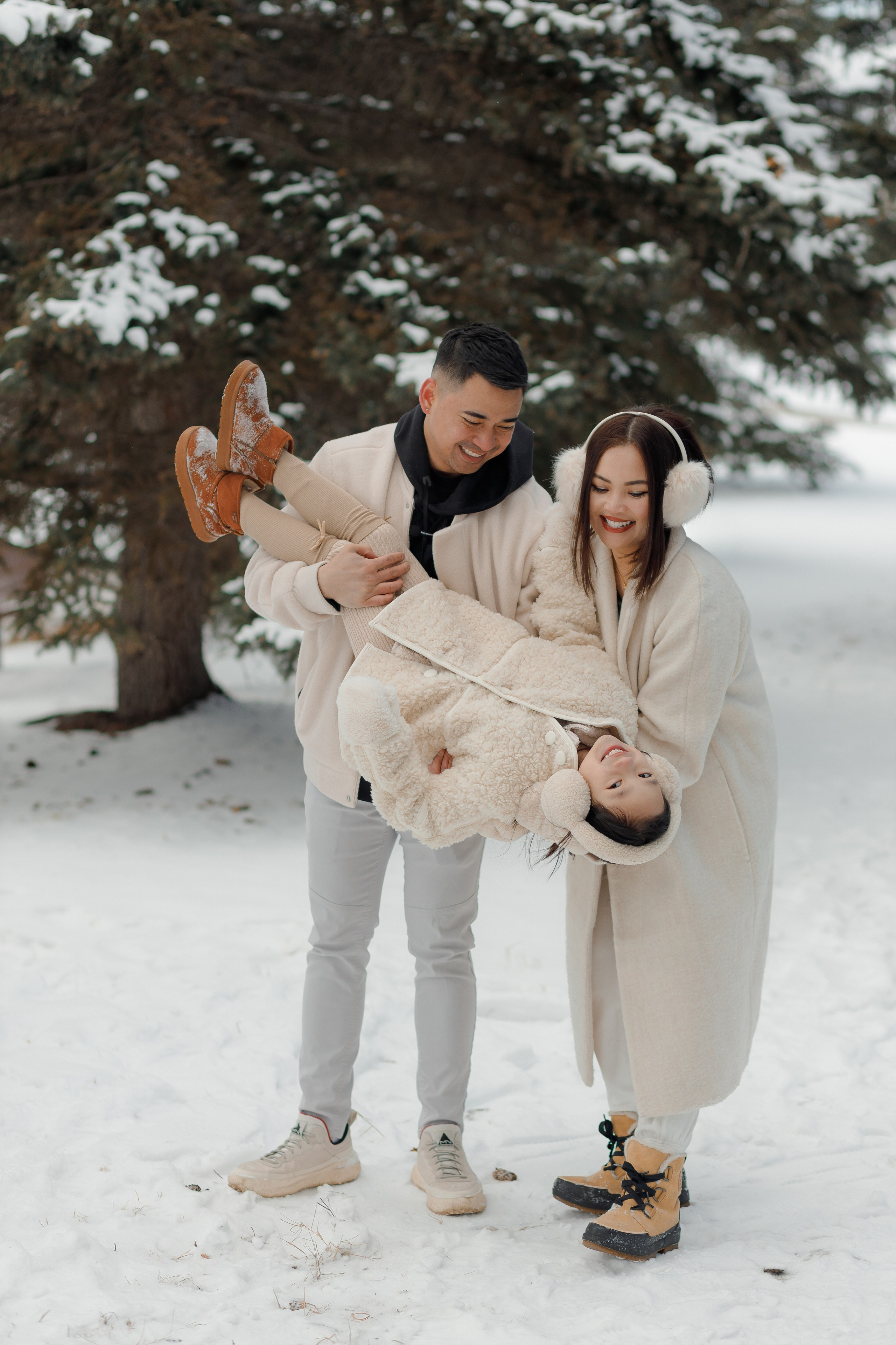 Family winter story. Photographer Elvira Hryshchenko