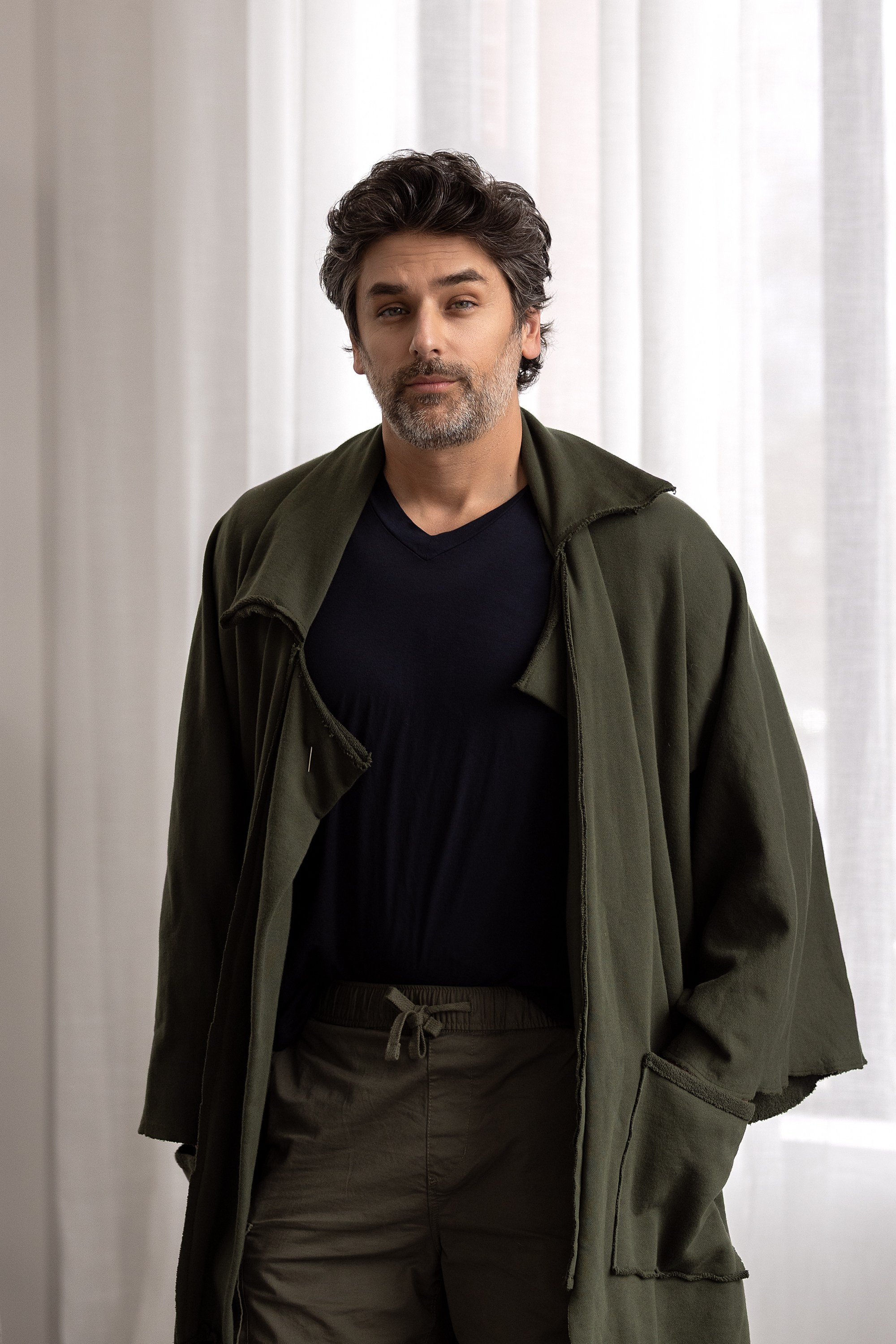 Mark Ganimé / Actor. Je suis photographe portraitiste et je réalise des portraits à toutes les étapes de votre vie! Bienvenue dans mon studio à Westmount, Qc