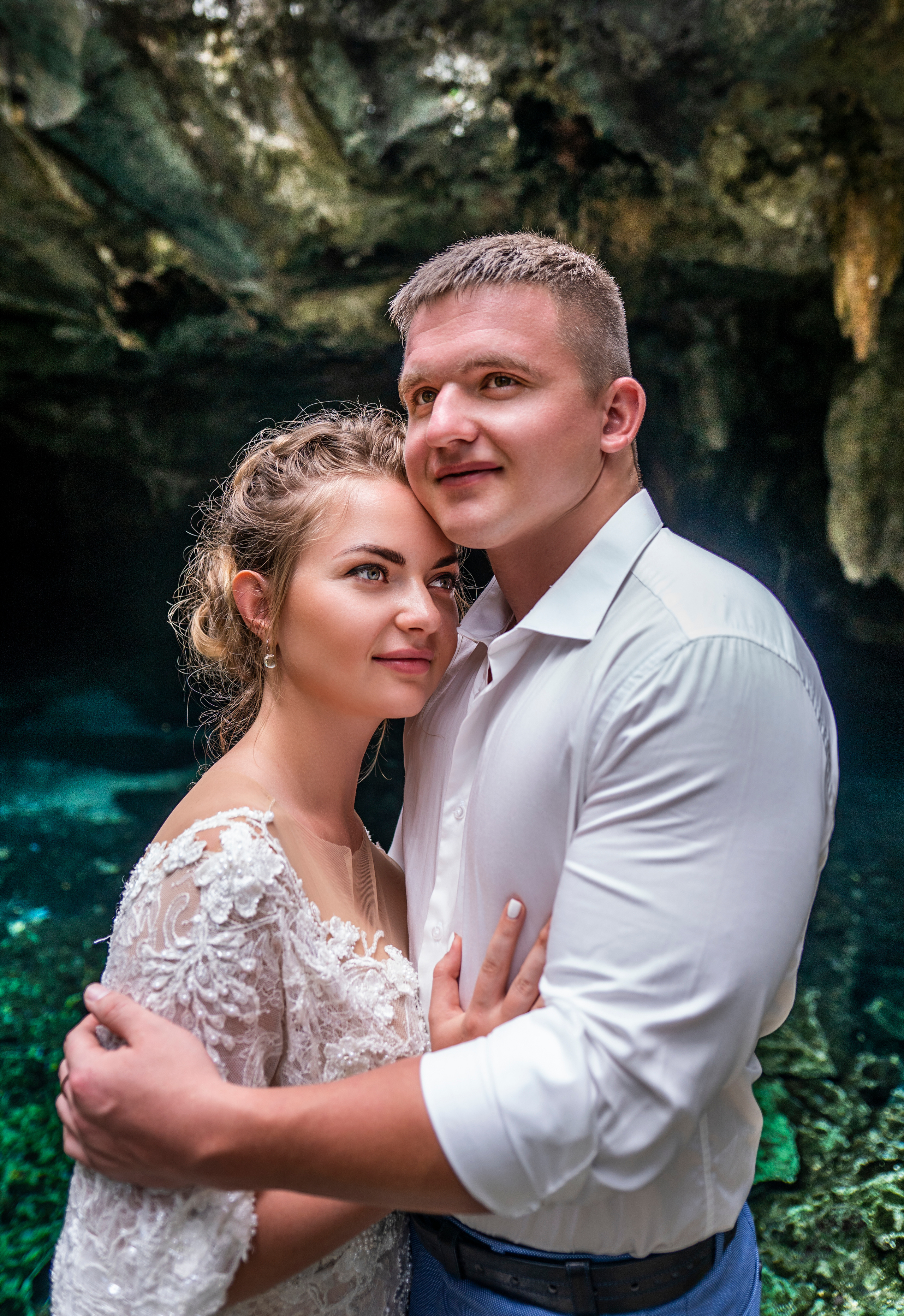 Unique wedding photo session in Riviera Maya cenote