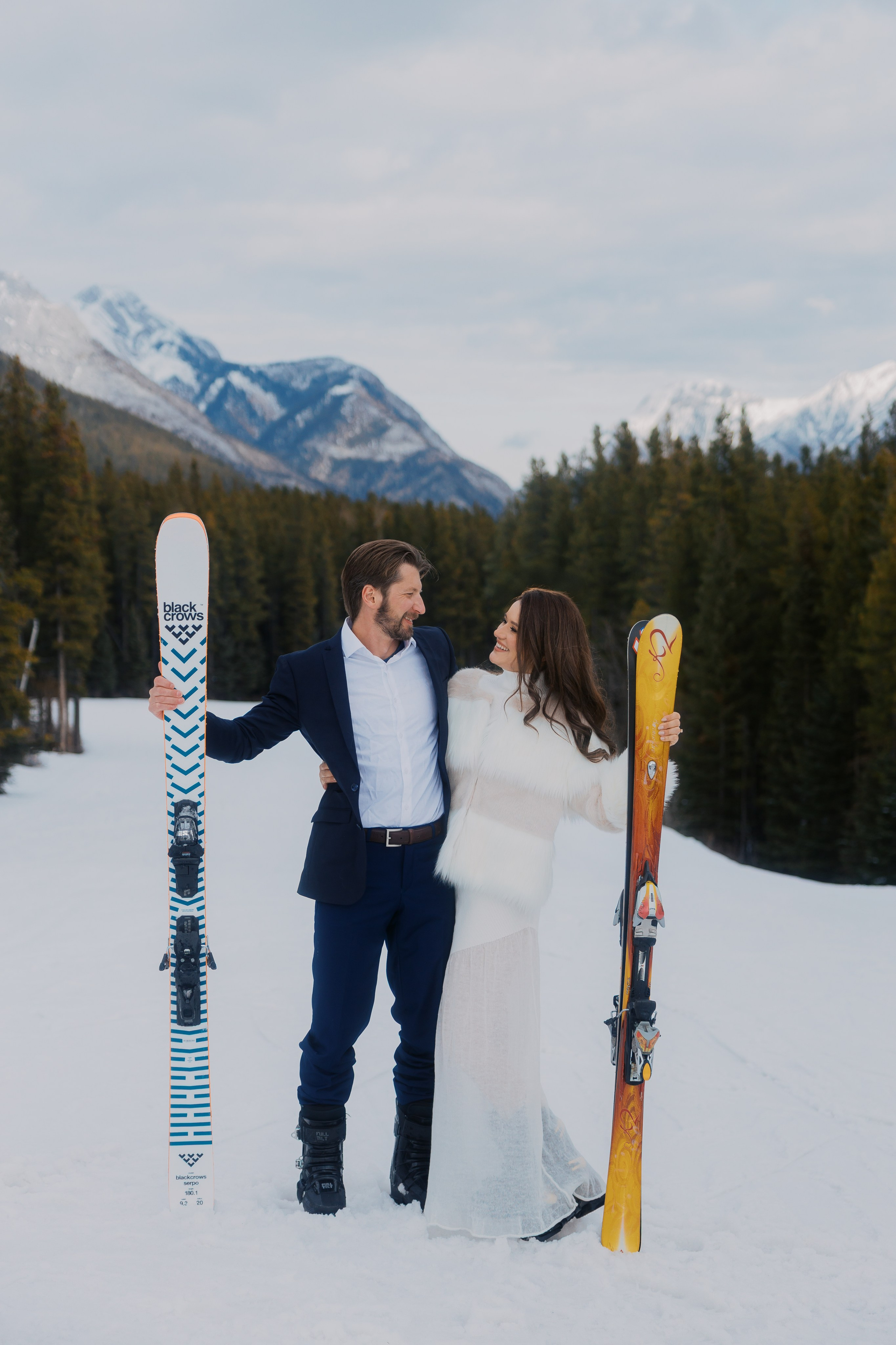 Ski engagement session. Photographer Elvira Hryshchenko