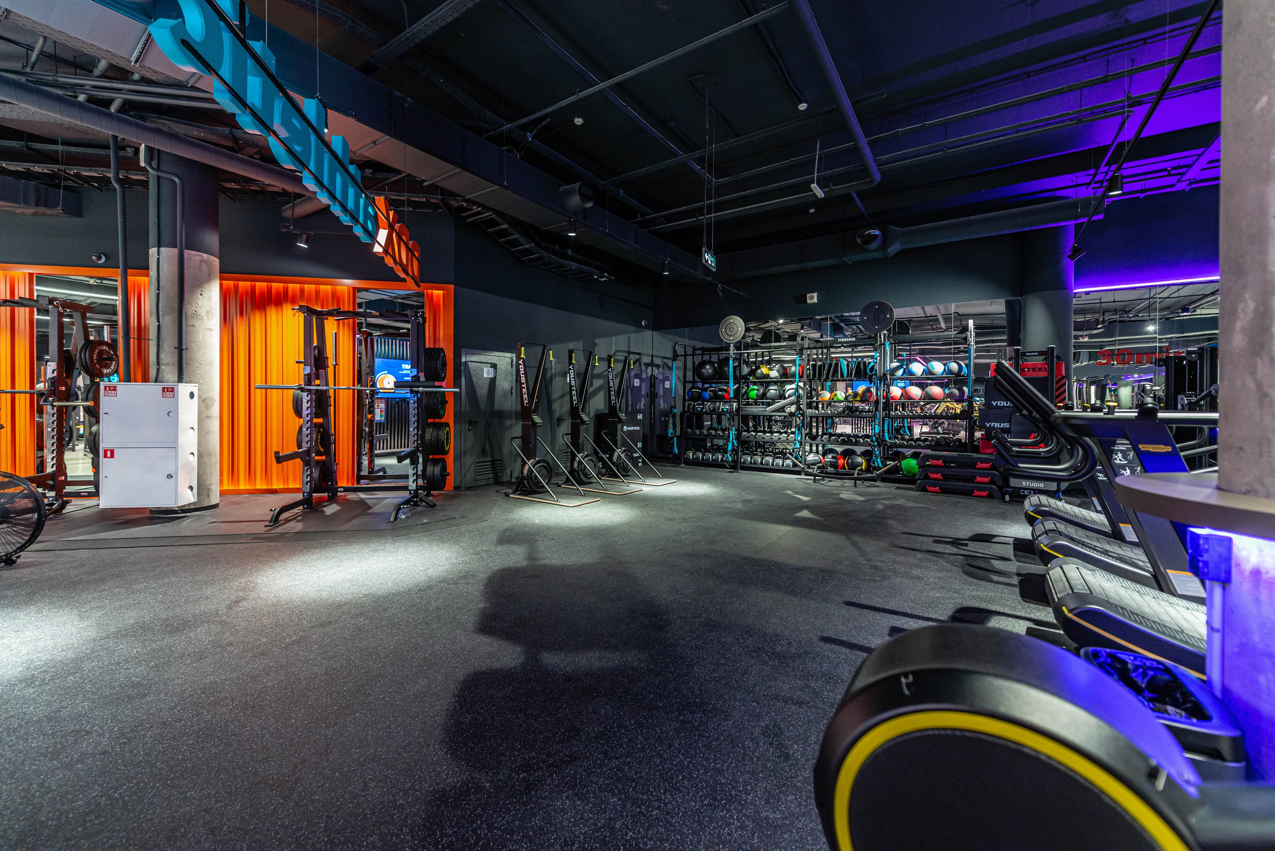 DDX Fitness в Место встречи Киргизия. PHOTOGRAPHER QUINTANA ROO