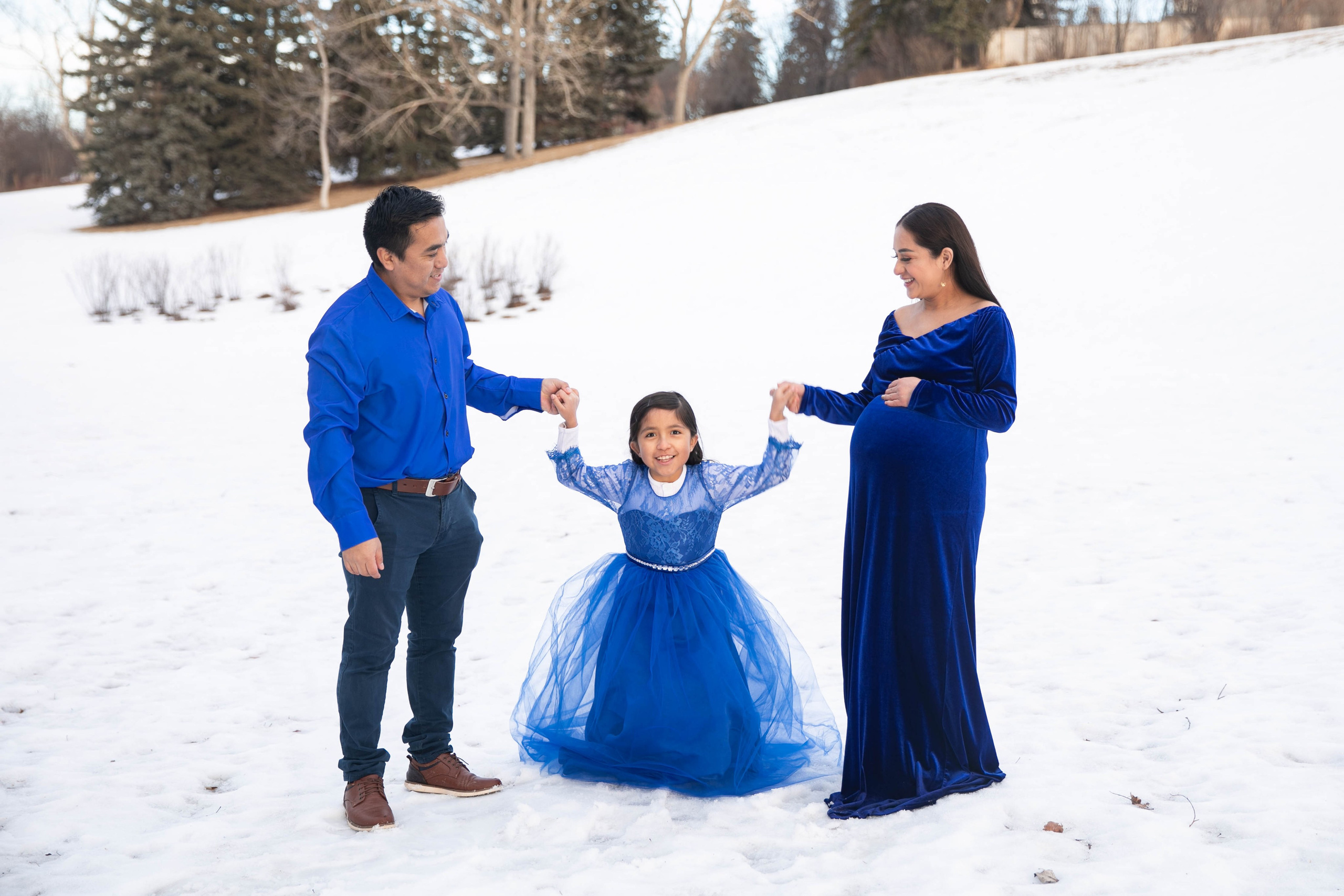 Maternity Photos — Confederation Park — Dulce. Fotografía accesible en Calgary