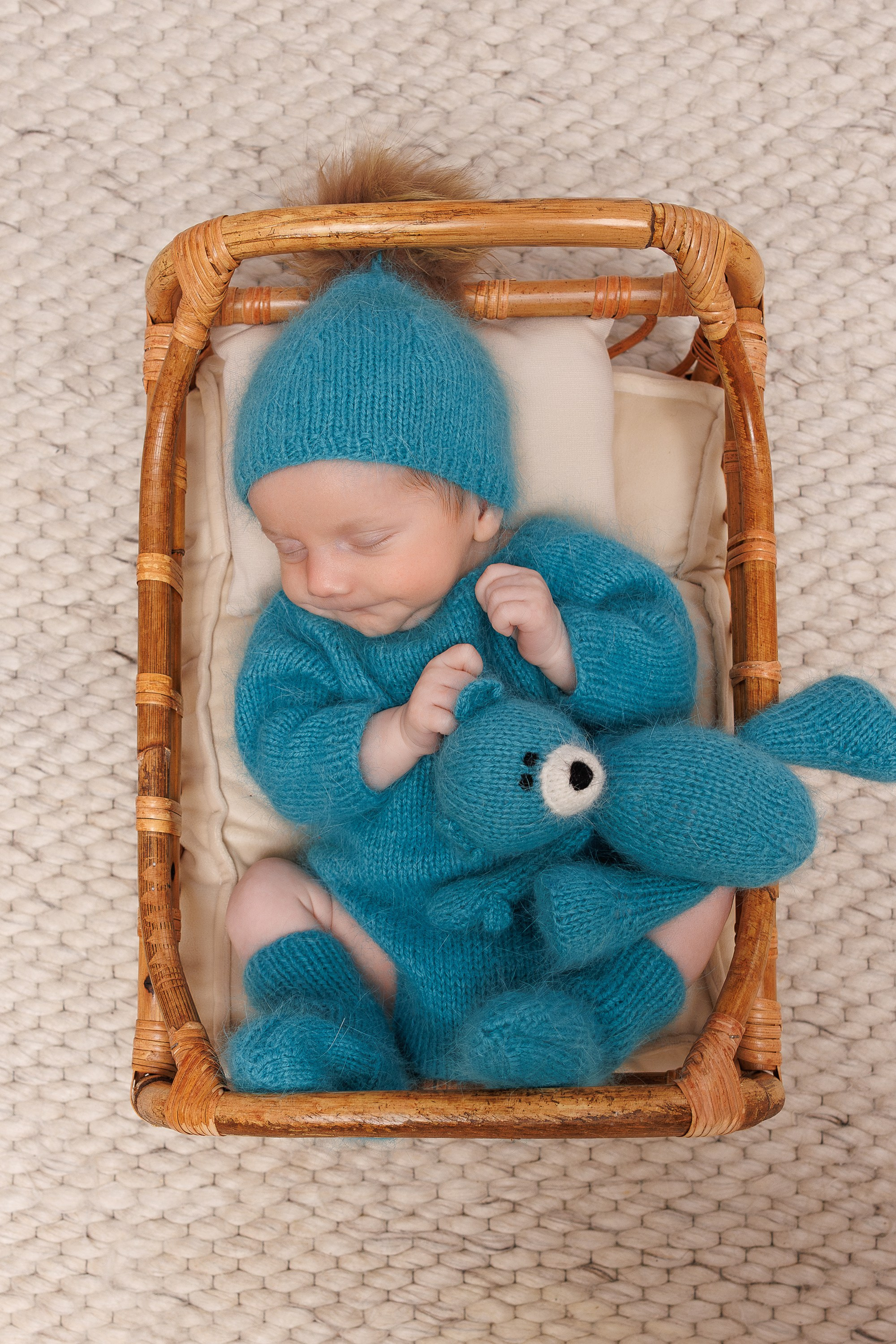 NEWBORN. Je suis photographe portraitiste et je réalise des portraits à toutes les étapes de votre vie! Bienvenue dans mon studio à Westmount, Qc
