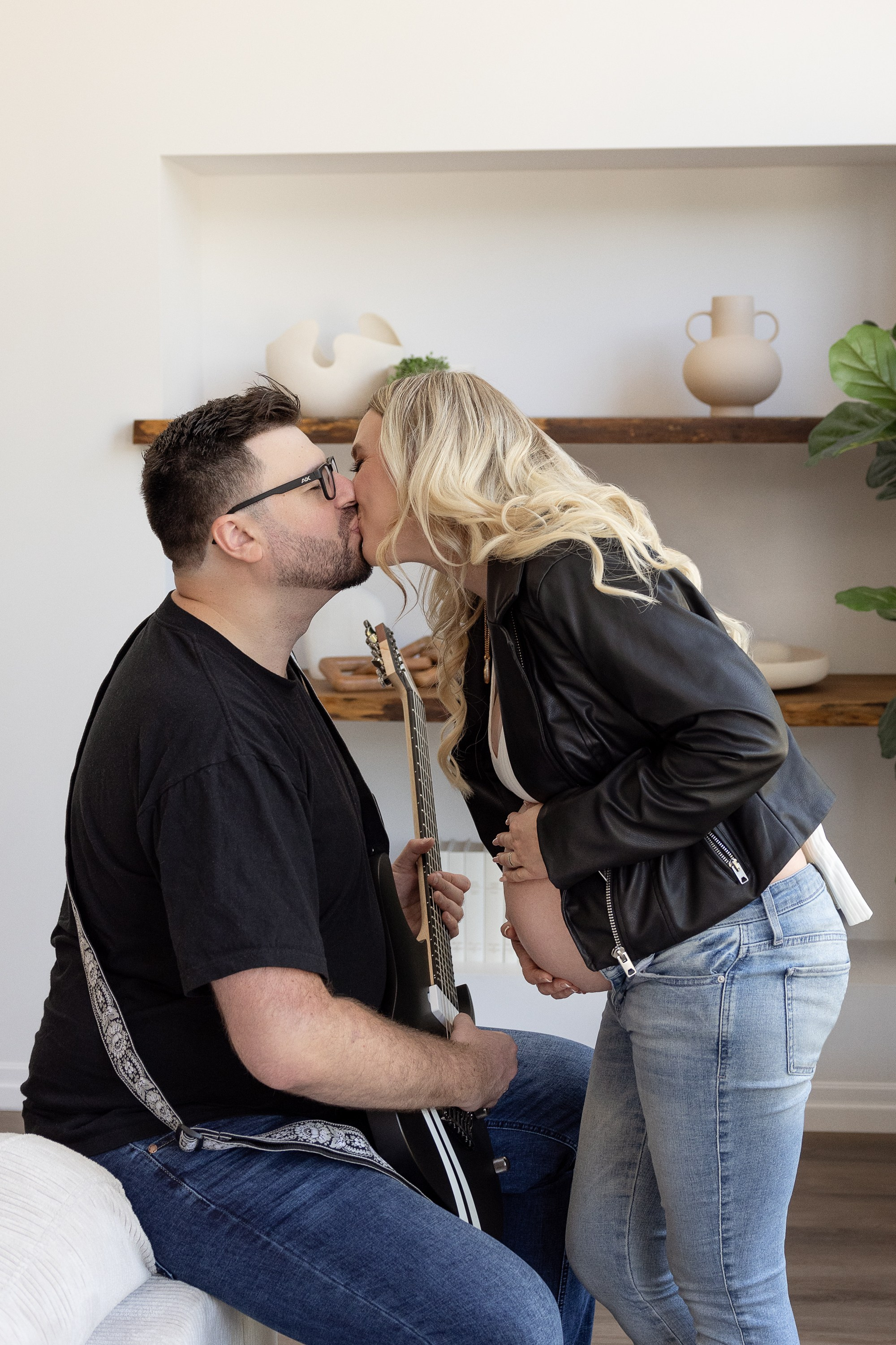 MATERNITY. Je suis photographe portraitiste et je réalise des portraits à toutes les étapes de votre vie! Bienvenue dans mon studio à Westmount, Qc