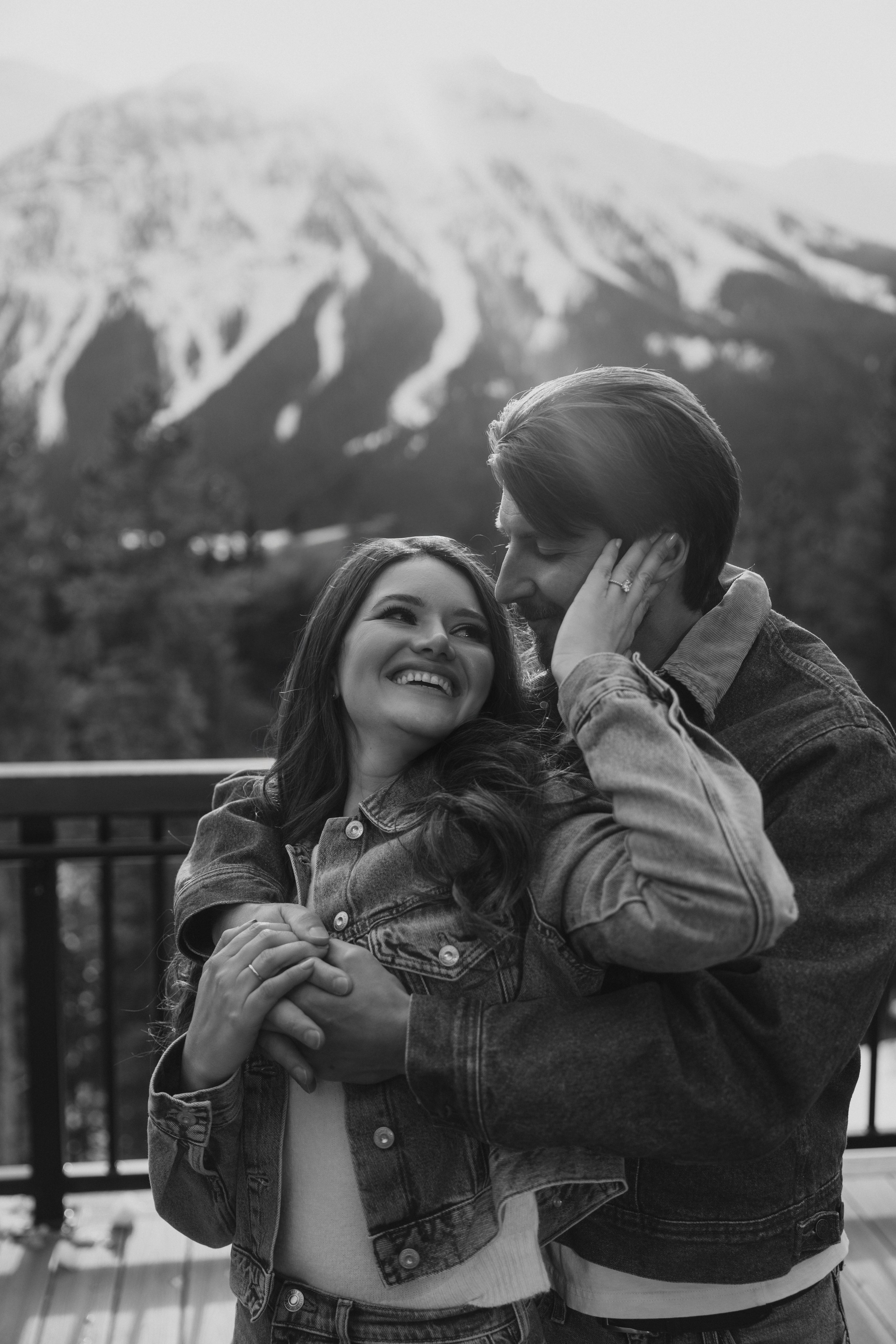 Ski engagement session. Photographer Elvira Hryshchenko