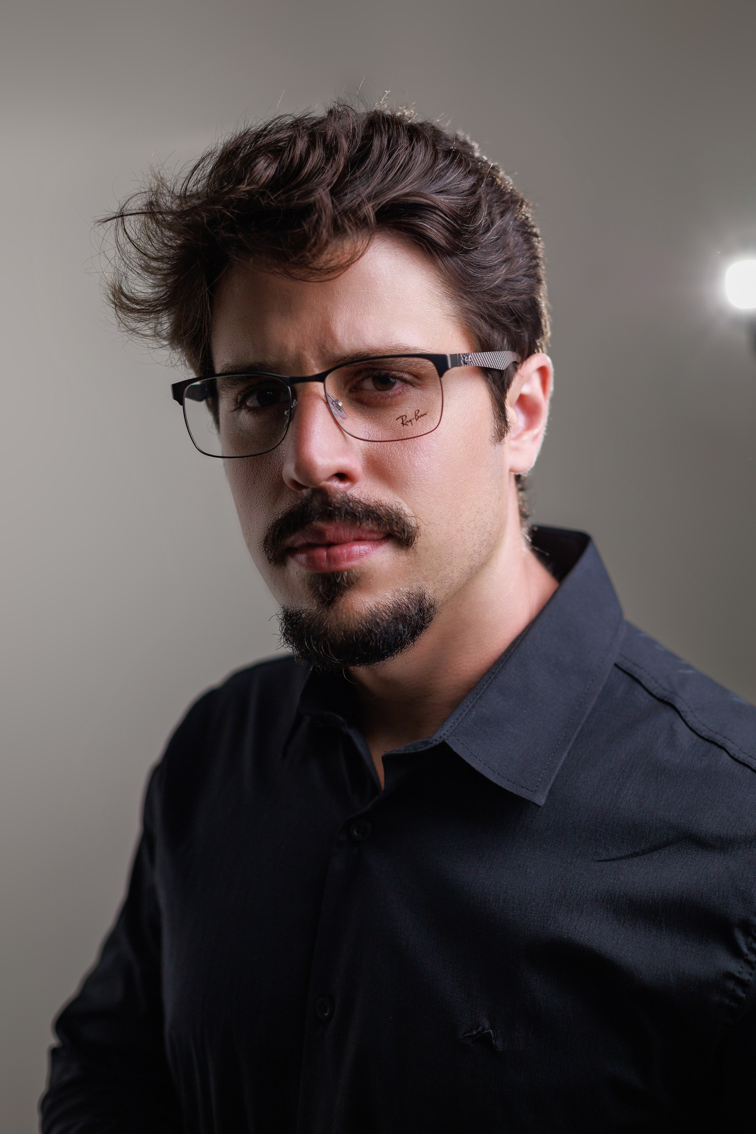 2023 | Otikas Kika — Álvaro — Estudio. Denis Damasceno | Fotografia