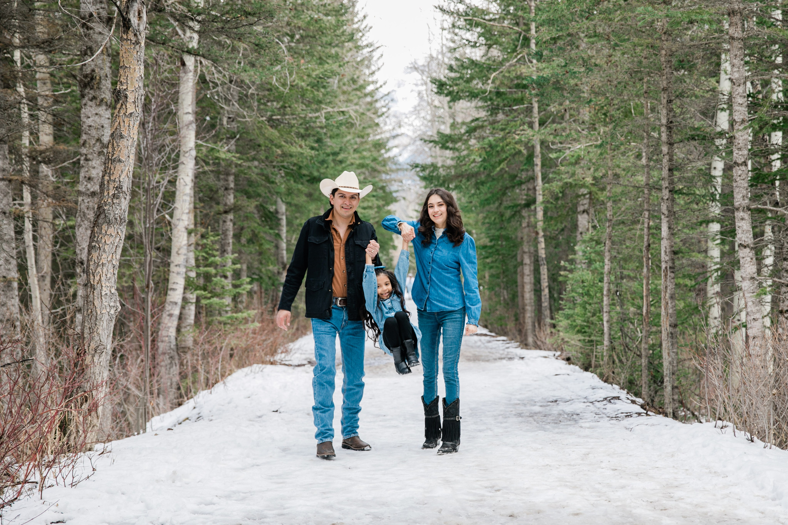 Jorge & Isabel — Canmore. Fotografía accesible en Calgary