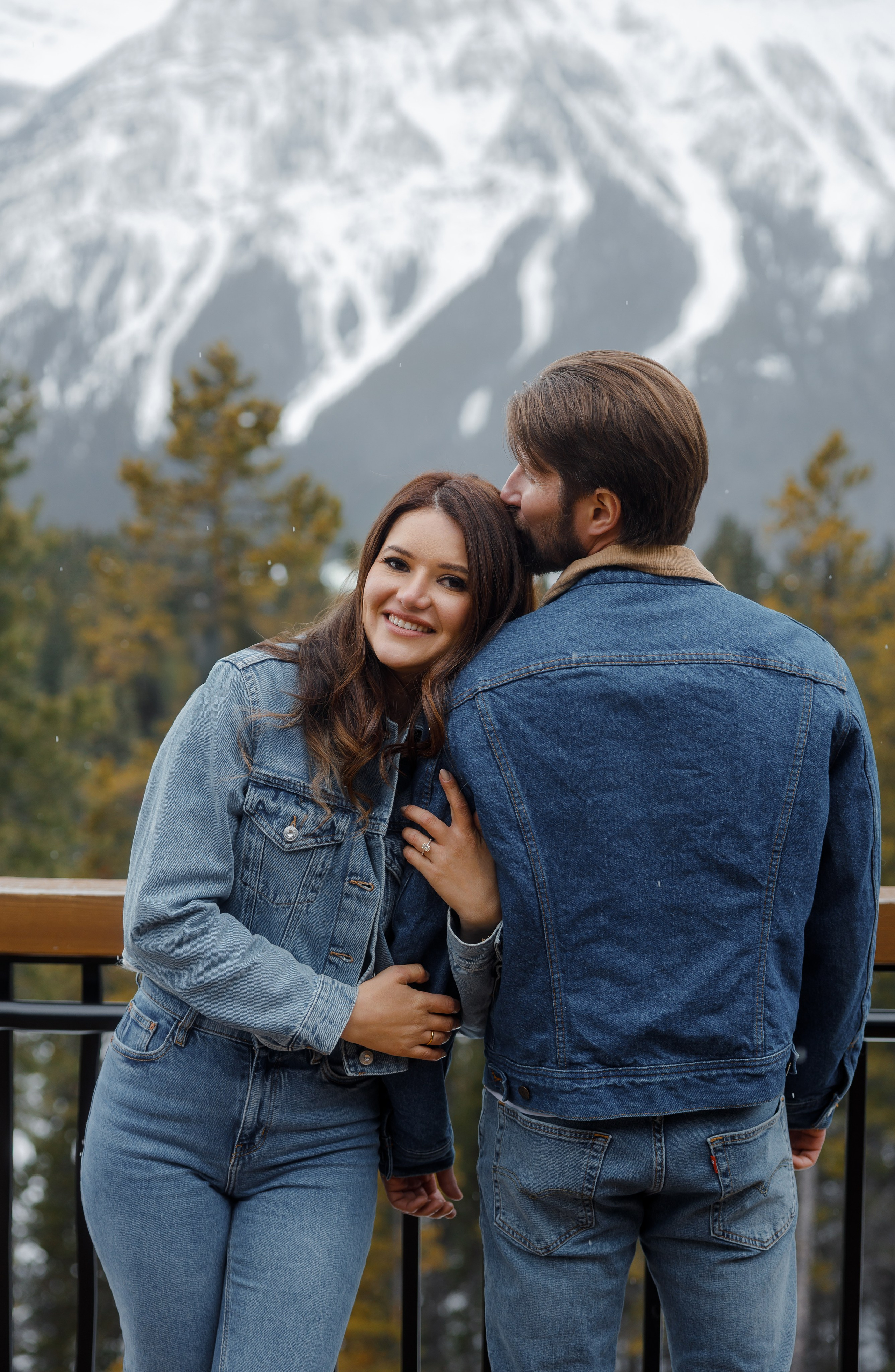 Ski engagement session. Photographer Elvira Hryshchenko