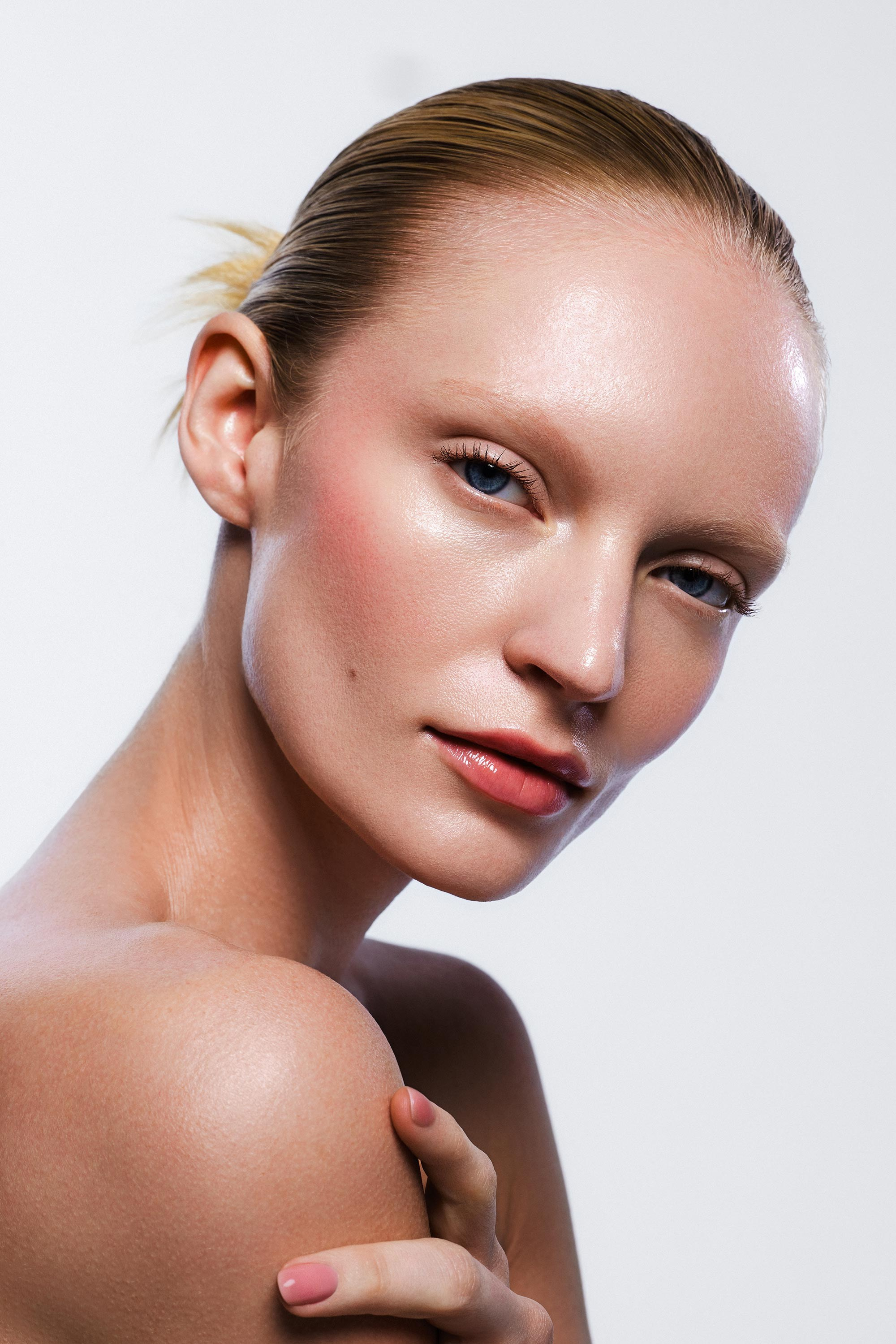 Beauty, Fashion and Editorial Retoucher