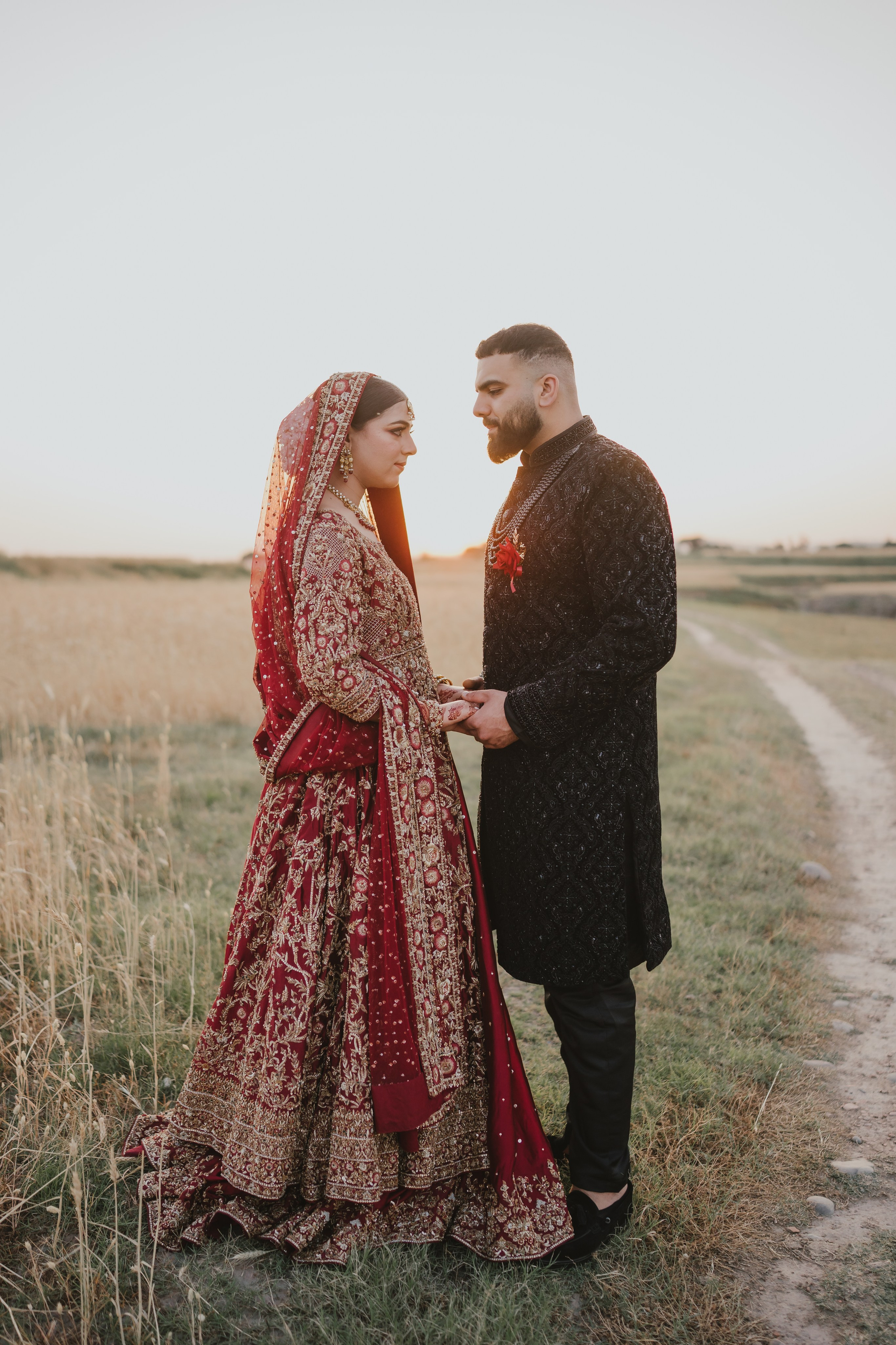 Couple shoot in the fields during sunset 