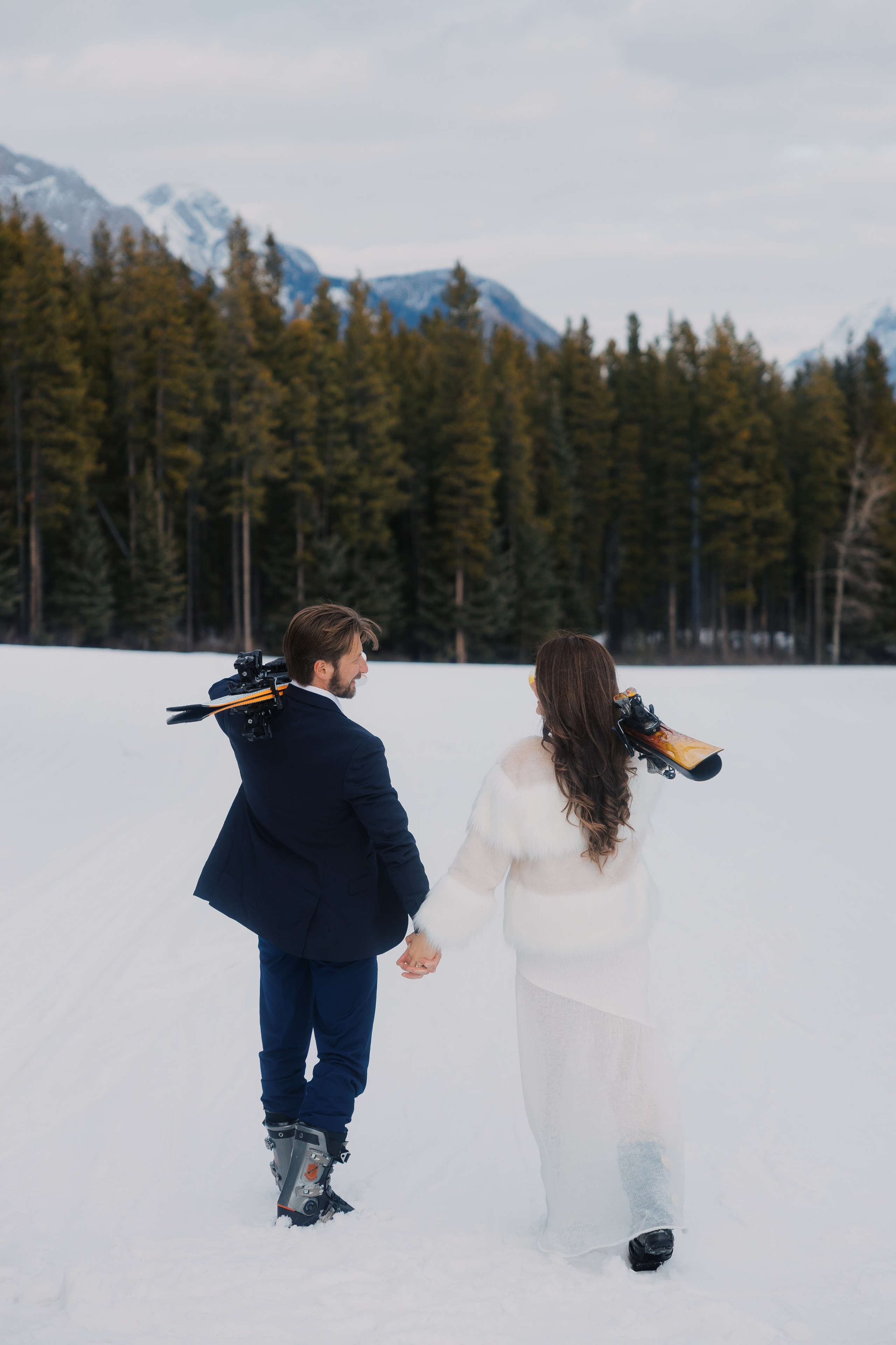 Ski engagement session. Photographer Elvira Hryshchenko