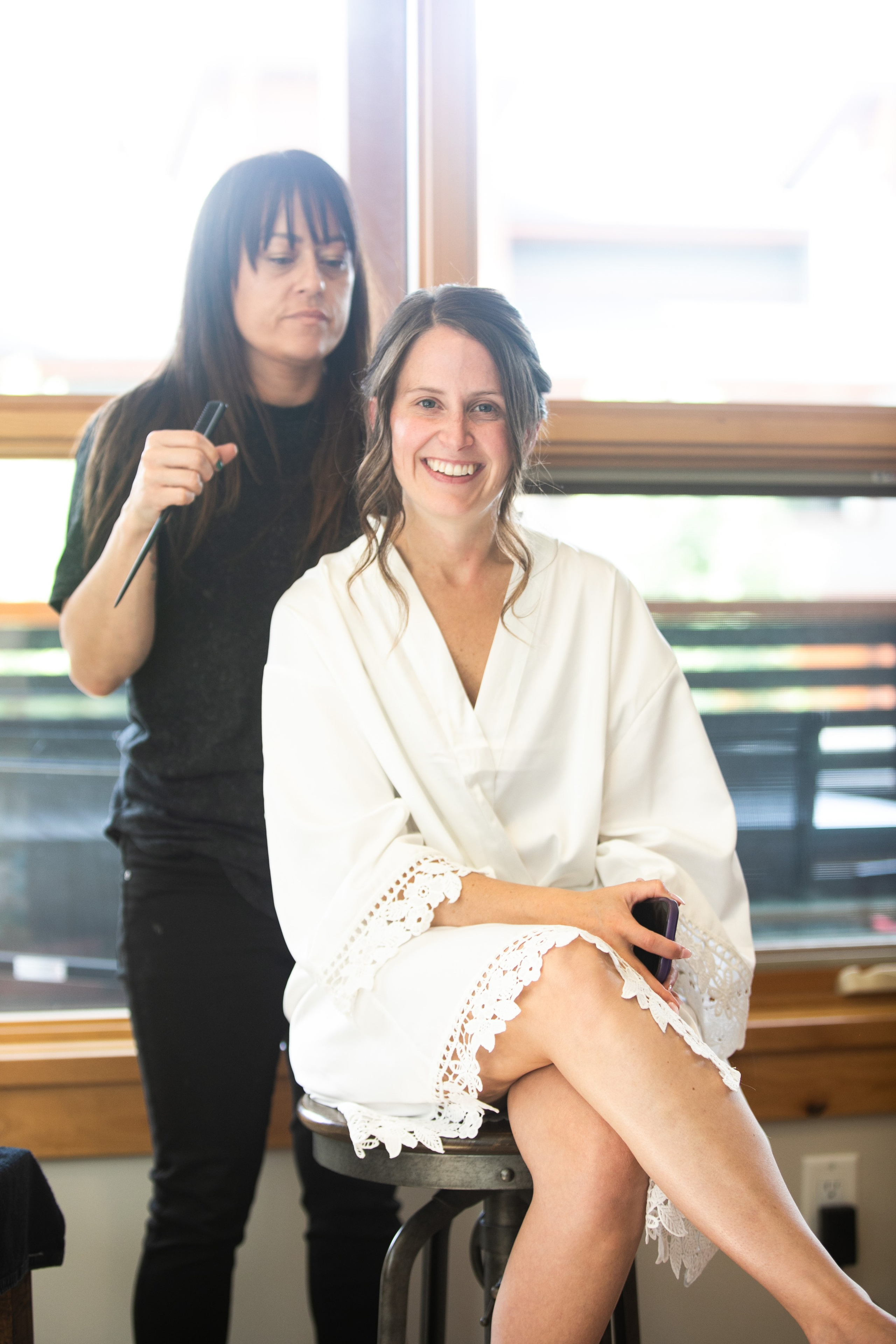 Kayla Hagen — Getting Ready Photos. Fotografía accesible en Calgary