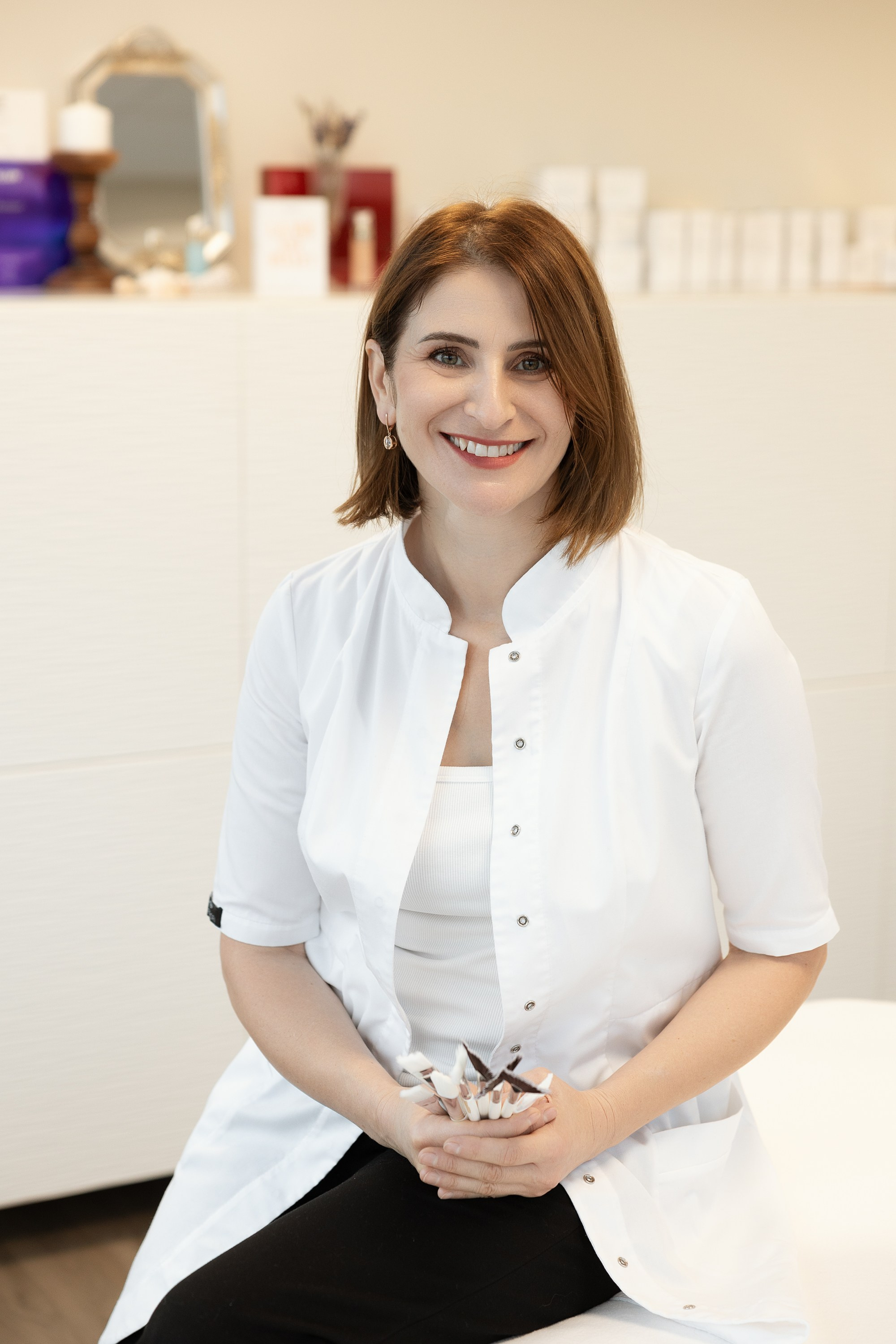 Violeta Sili, Esthéticienne/Beautician. Je suis photographe portraitiste et je réalise des portraits à toutes les étapes de votre vie! Bienvenue dans mon studio à Westmount, Qc