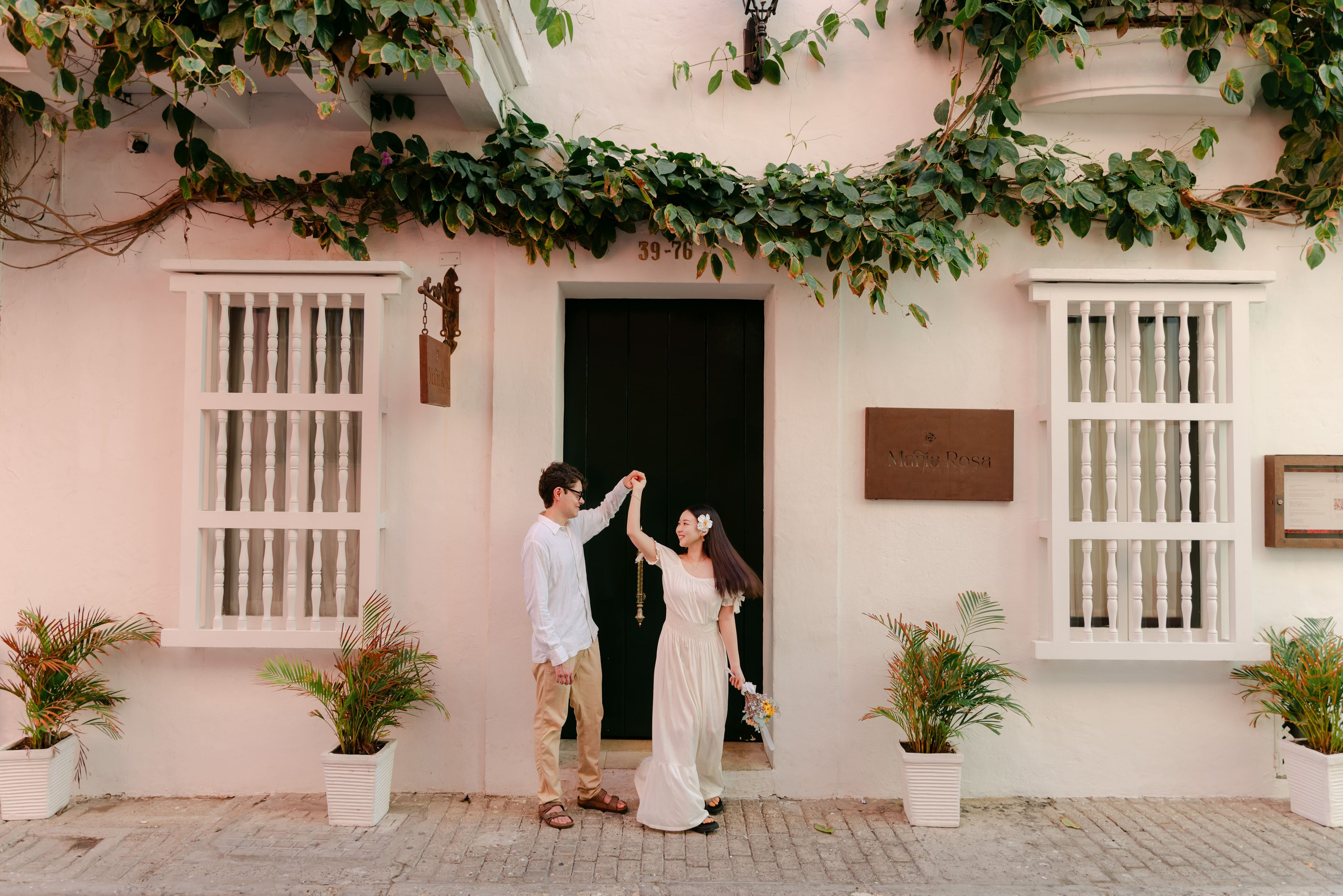 Preboda destino en Cartagena | Sesión romántica Colombia – Japón. Fotógrafos de bodas en Barranquilla, Cartagena y Santa Marta | BanderArt