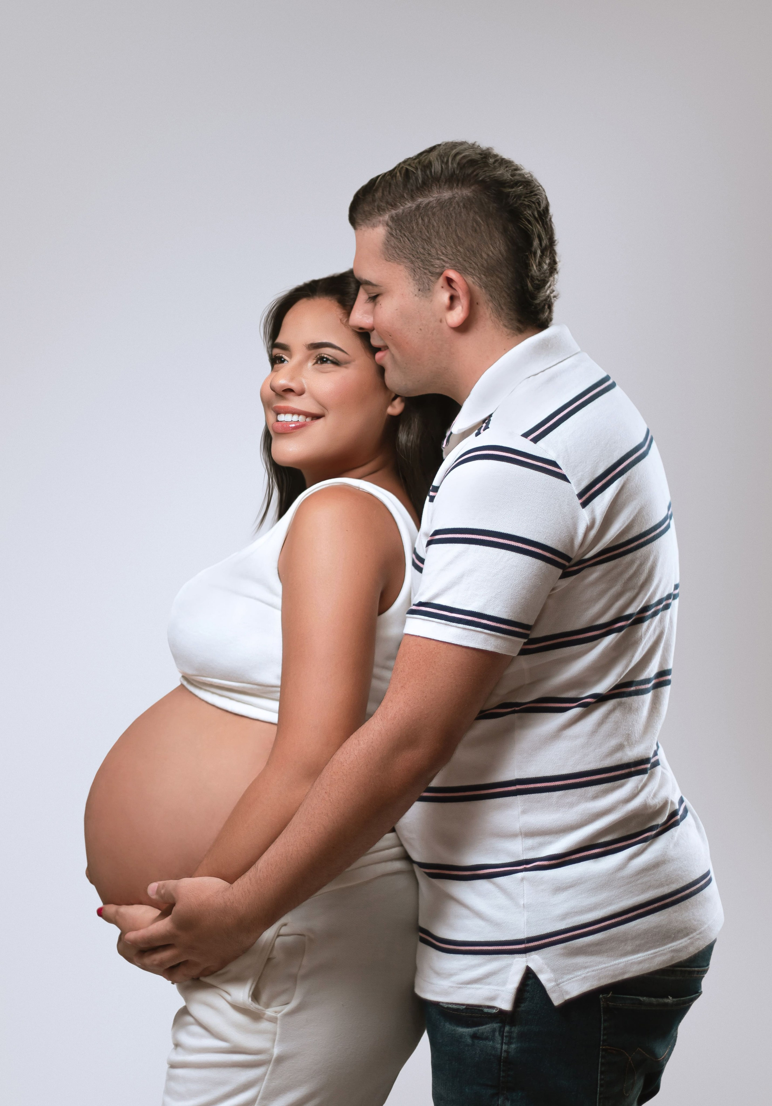 Ensaio fotográfico de gestante em São Paulo, criado para celebrar a maternidade e a beleza da mulher. Retratos delicados para guardar para sempre a história da chegada de um novo amor.