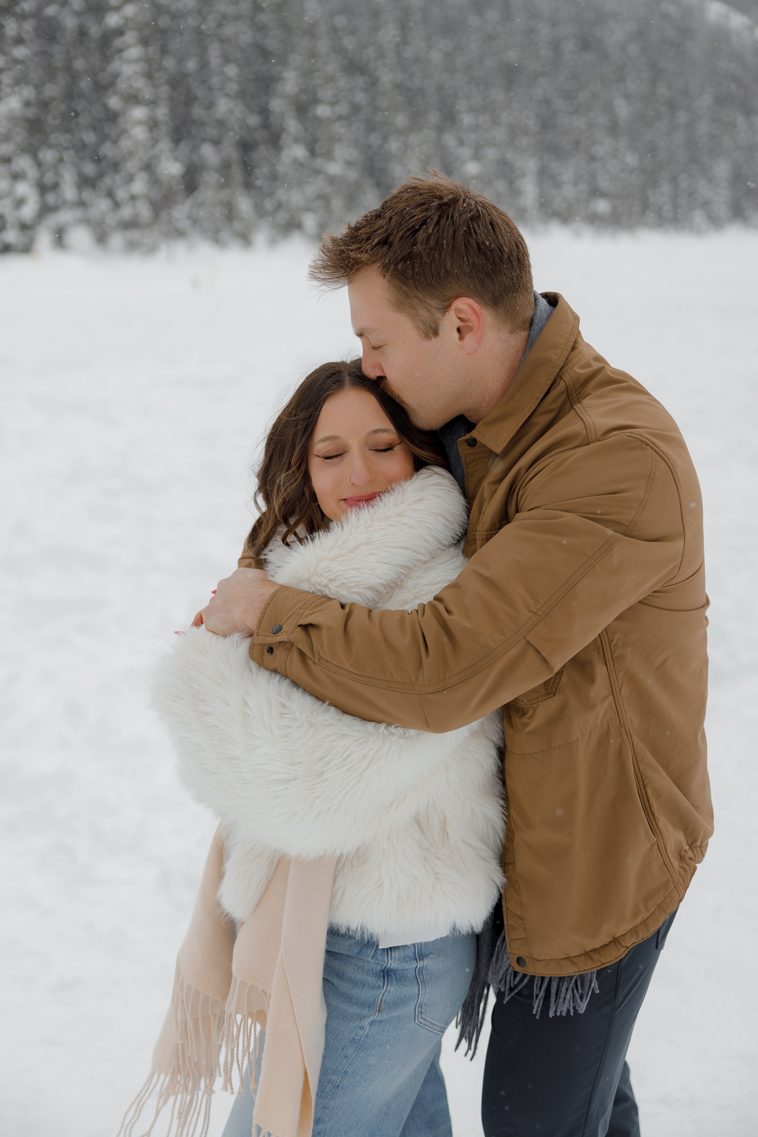 Lake Louise engagement session. Photographer Elvira Hryshchenko
