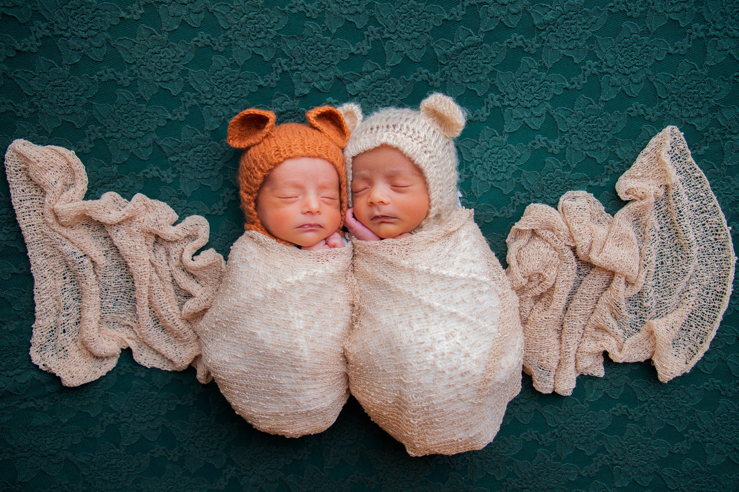 Twins. Lifestyle and Family Photographer Faryal Saeed