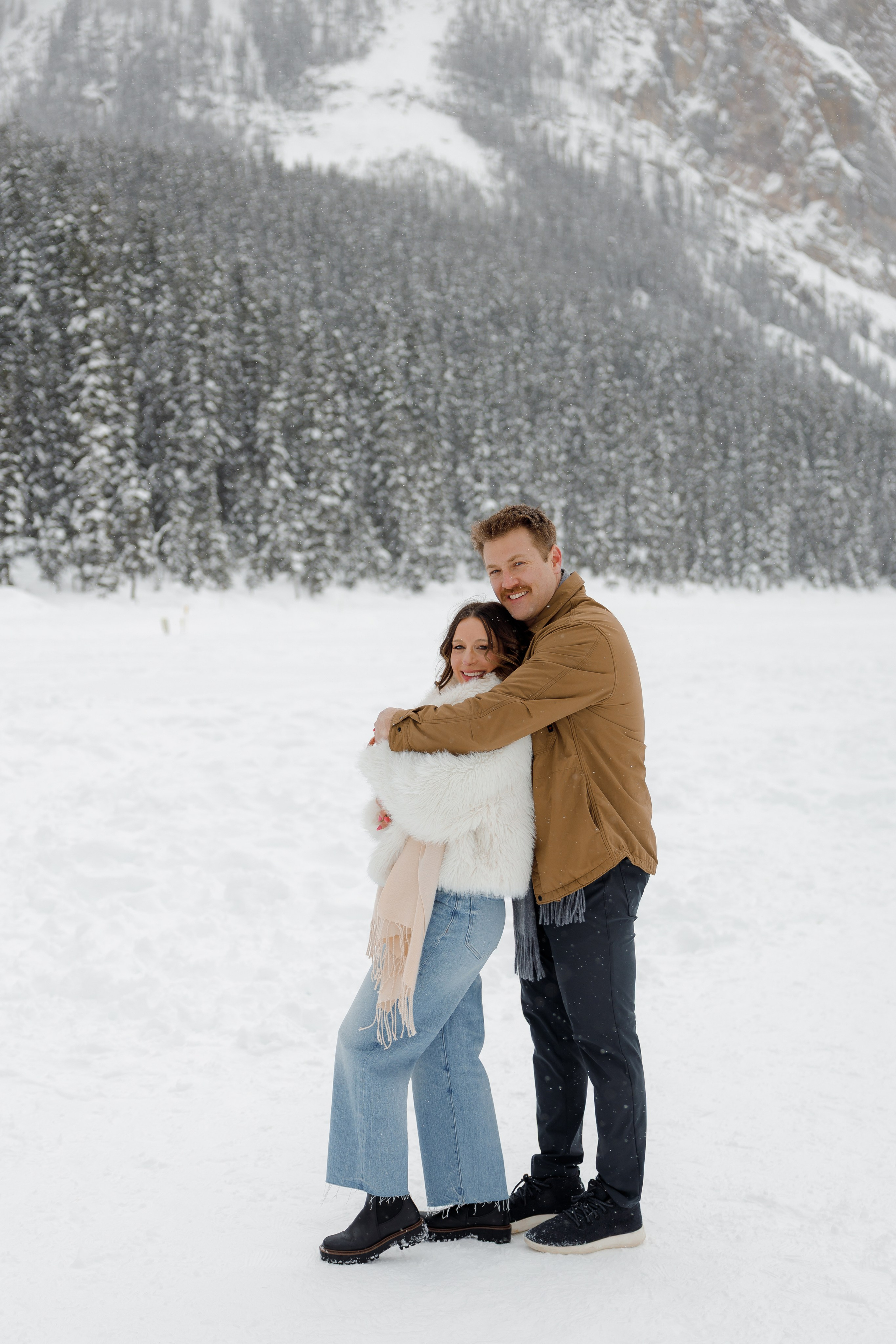 Lake Louise engagement session. Photographer Elvira Hryshchenko