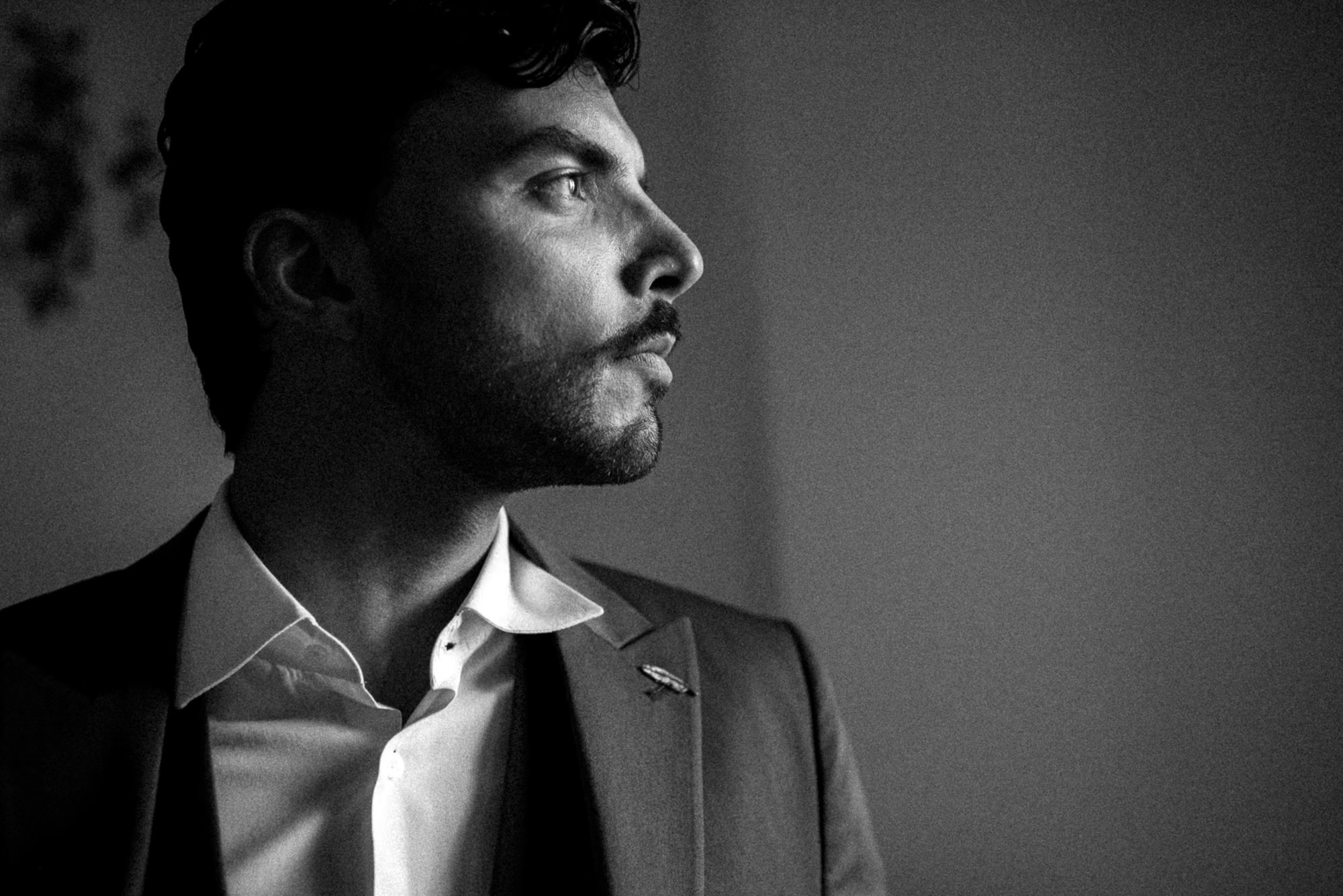 Black-and-white close-up portrait of an Italian man during a photoshoot