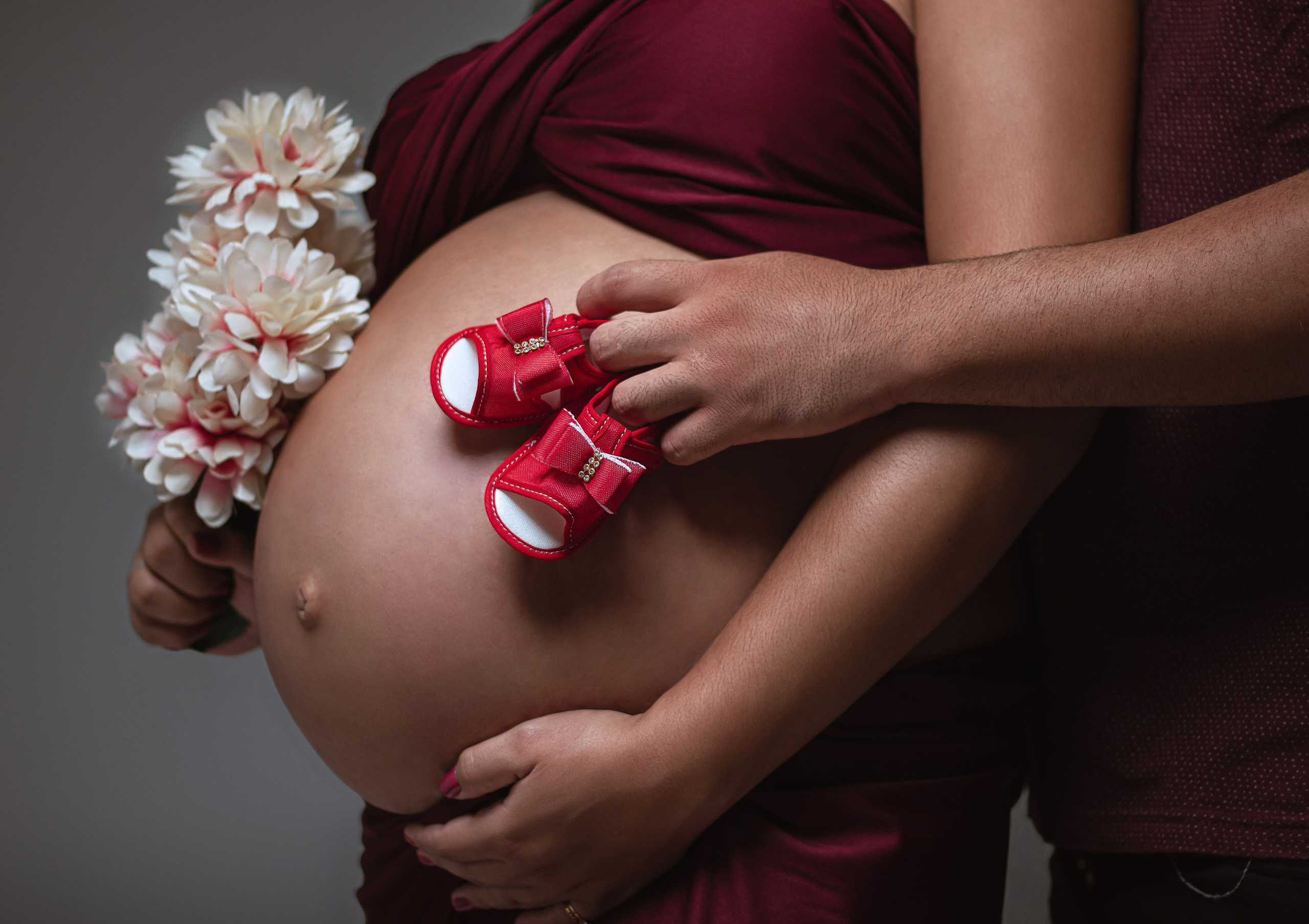 Ensaio fotográfico de gestante em São Paulo, criado para celebrar a maternidade e a beleza da mulher. Retratos delicados para guardar para sempre a história da chegada de um novo amor.