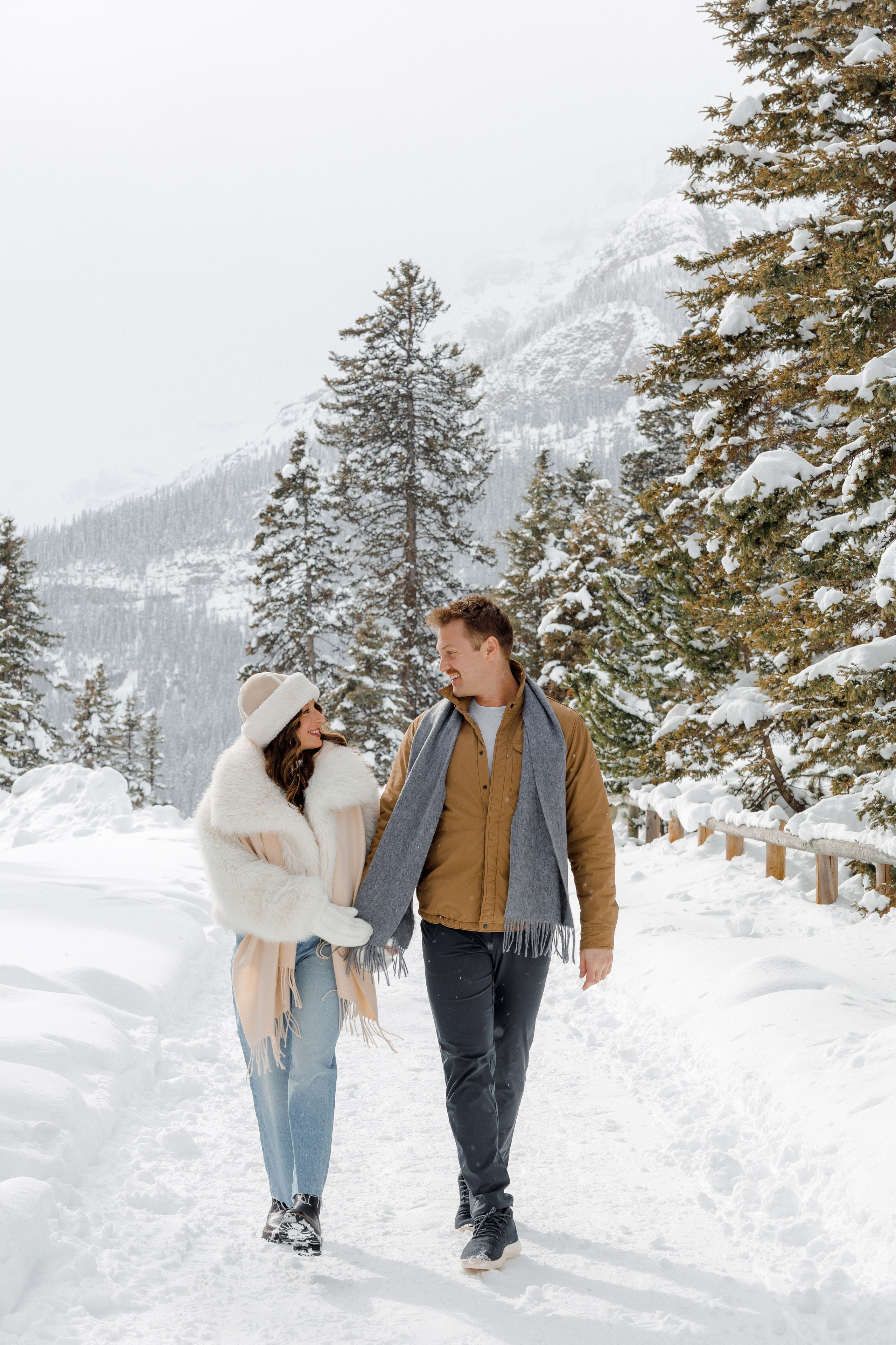 Lake Louise engagement session. Photographer Elvira Hryshchenko