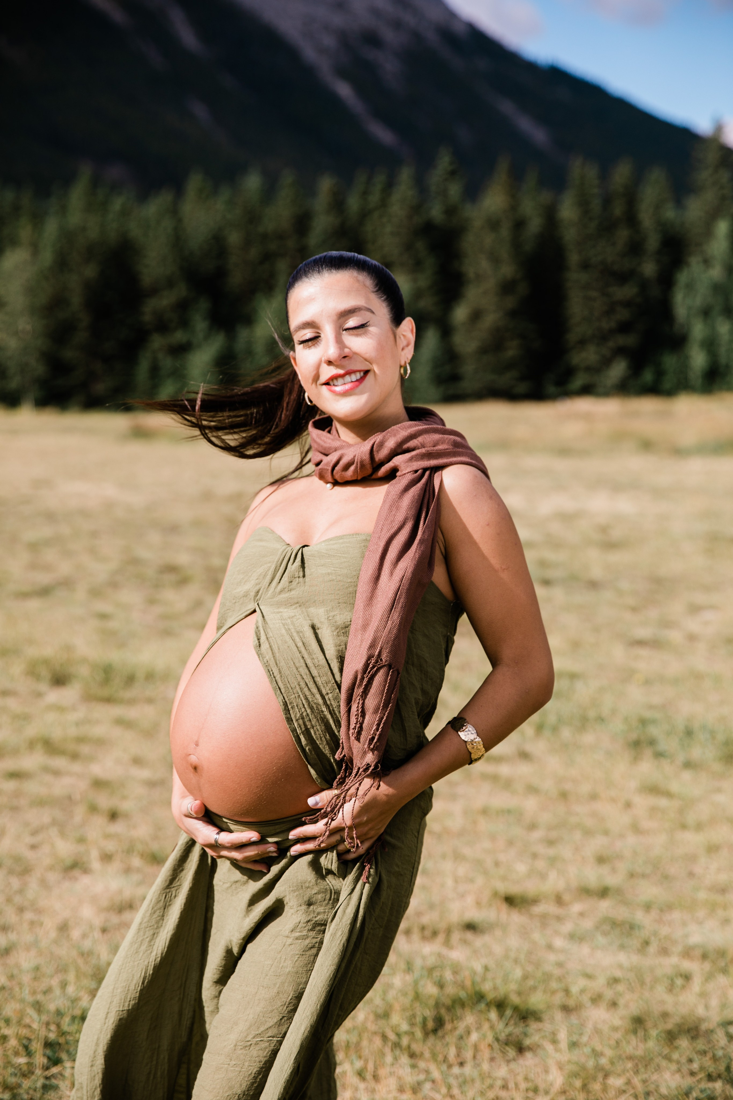 Maternity Photos — Canmore — Daniella. Fotografía accesible en Calgary