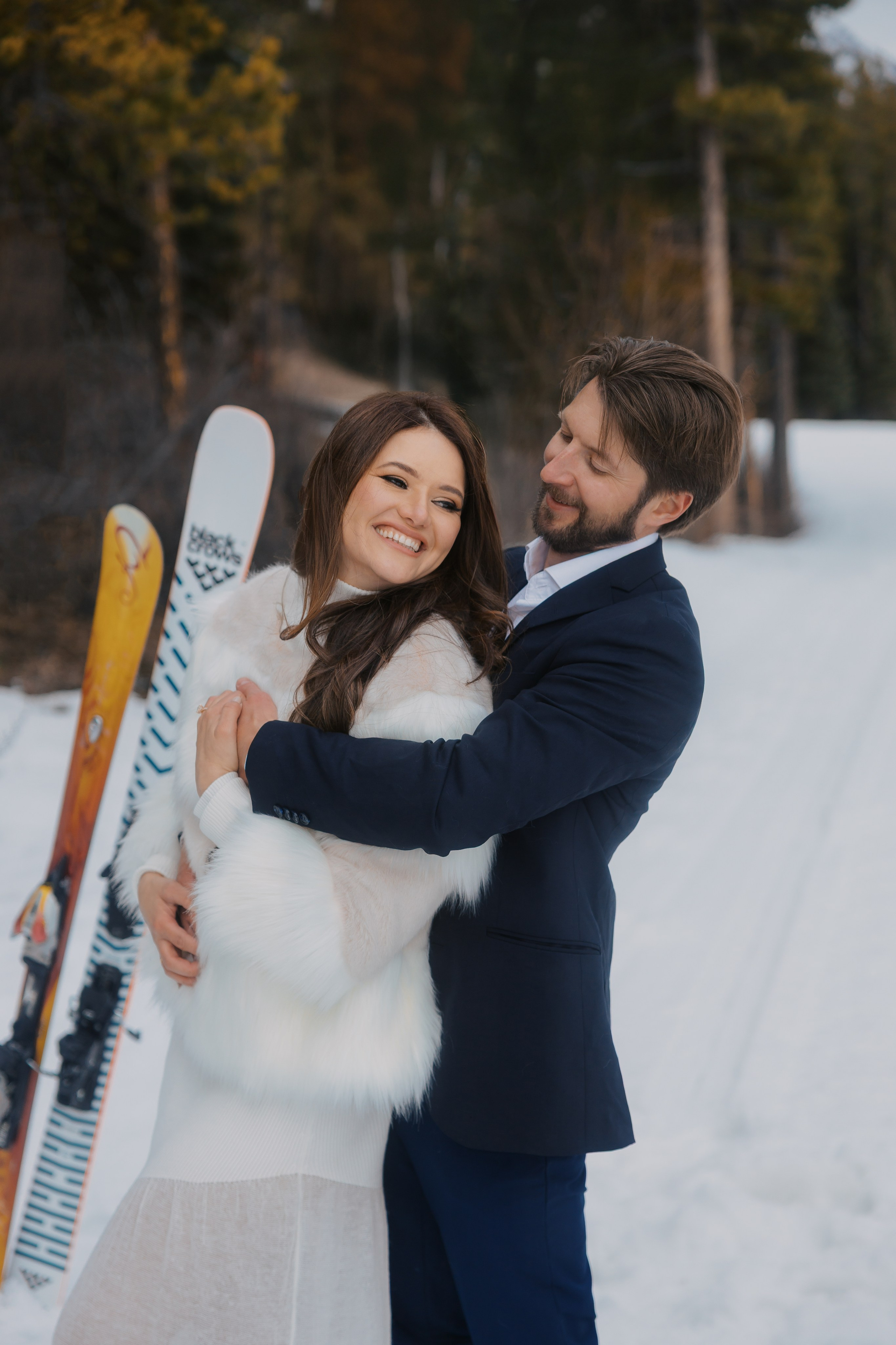 Ski engagement session. Photographer Elvira Hryshchenko