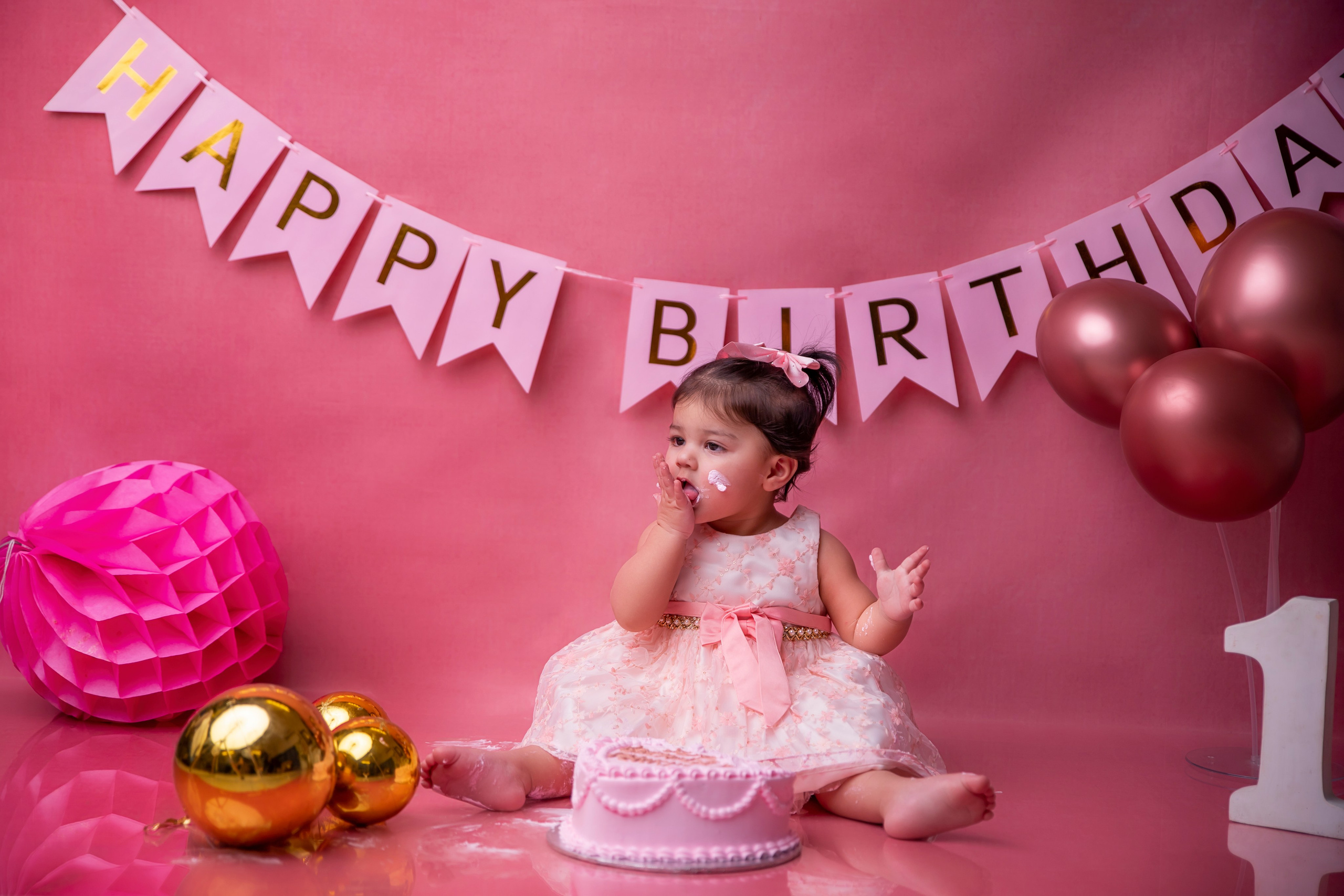 Cake Smash. Lifestyle and Family Photographer Faryal Saeed