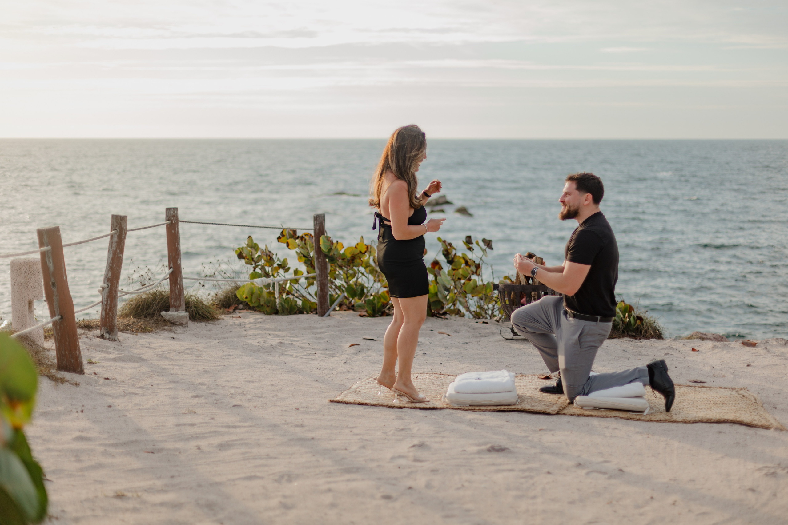 An Engagement at Four Seasons Punta Mita: Love by the Pacific. Fotógrafo de Bodas en Puerto Vallarta y Riviera Nayarit | VL photo & film
