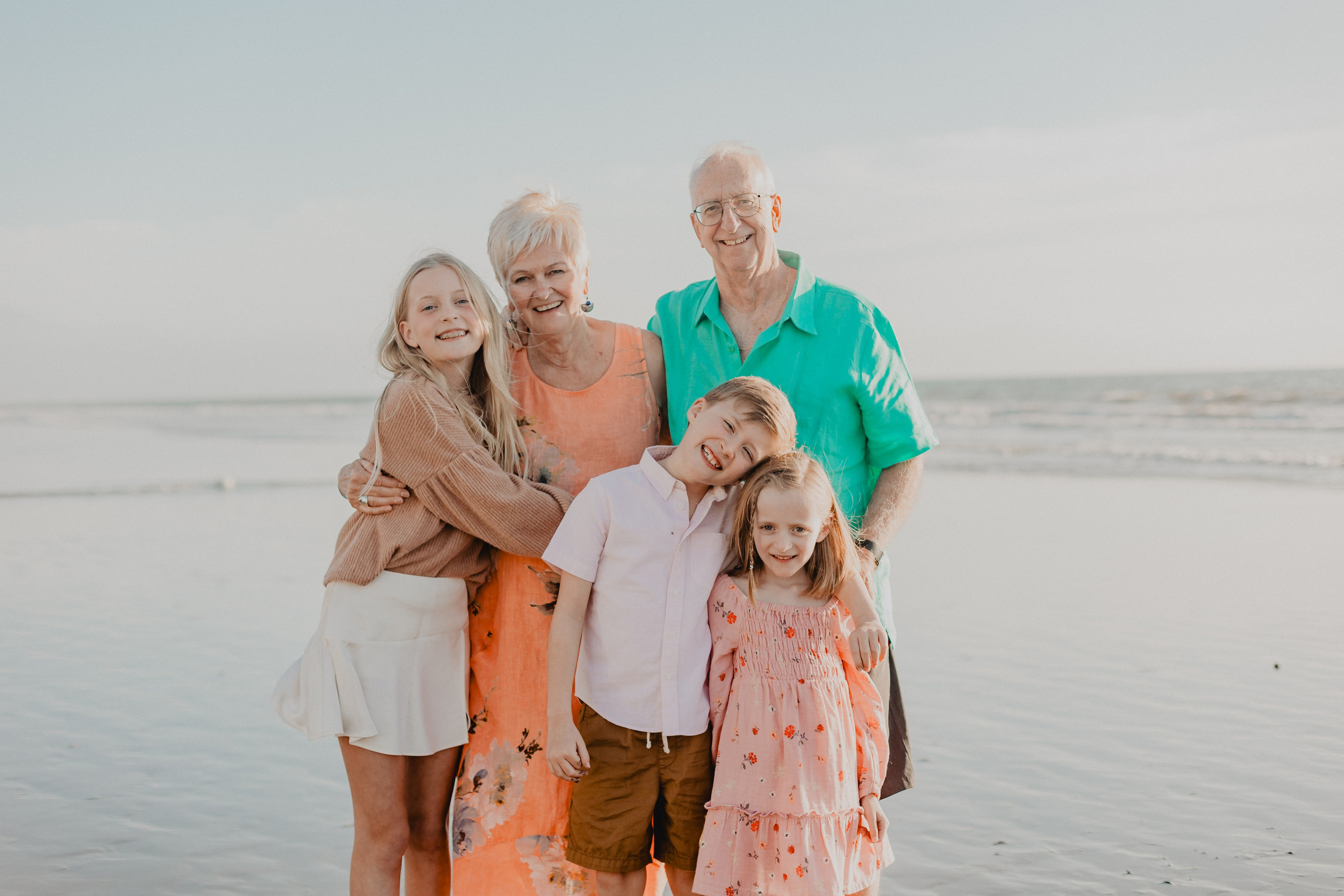 Laughter, Sand, and Sea: A Family Session in Nuevo Vallarta. Fotógrafo de Bodas en Puerto Vallarta y Riviera Nayarit | VL photo & film